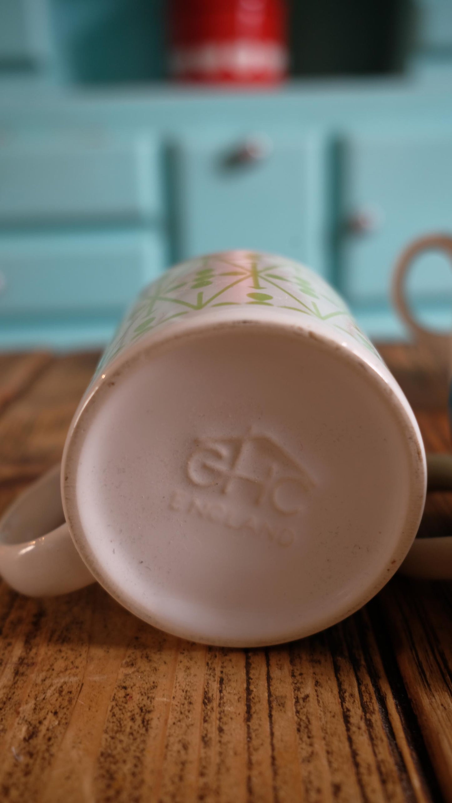Mot de 4 mugs vintage made in England