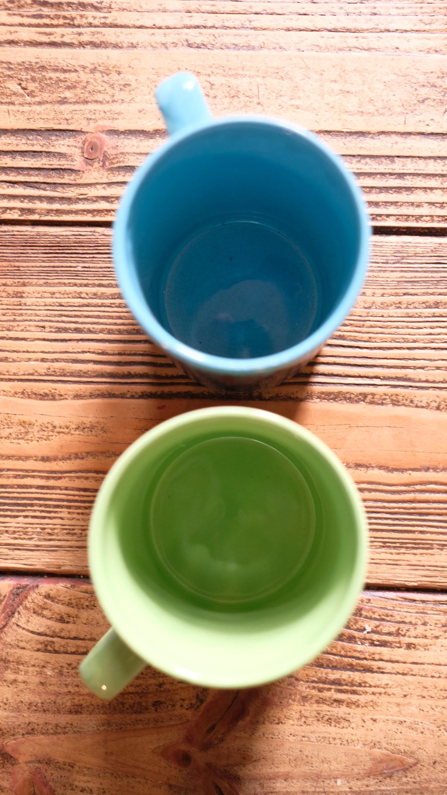 Lot de deux mugs seventies made in England
