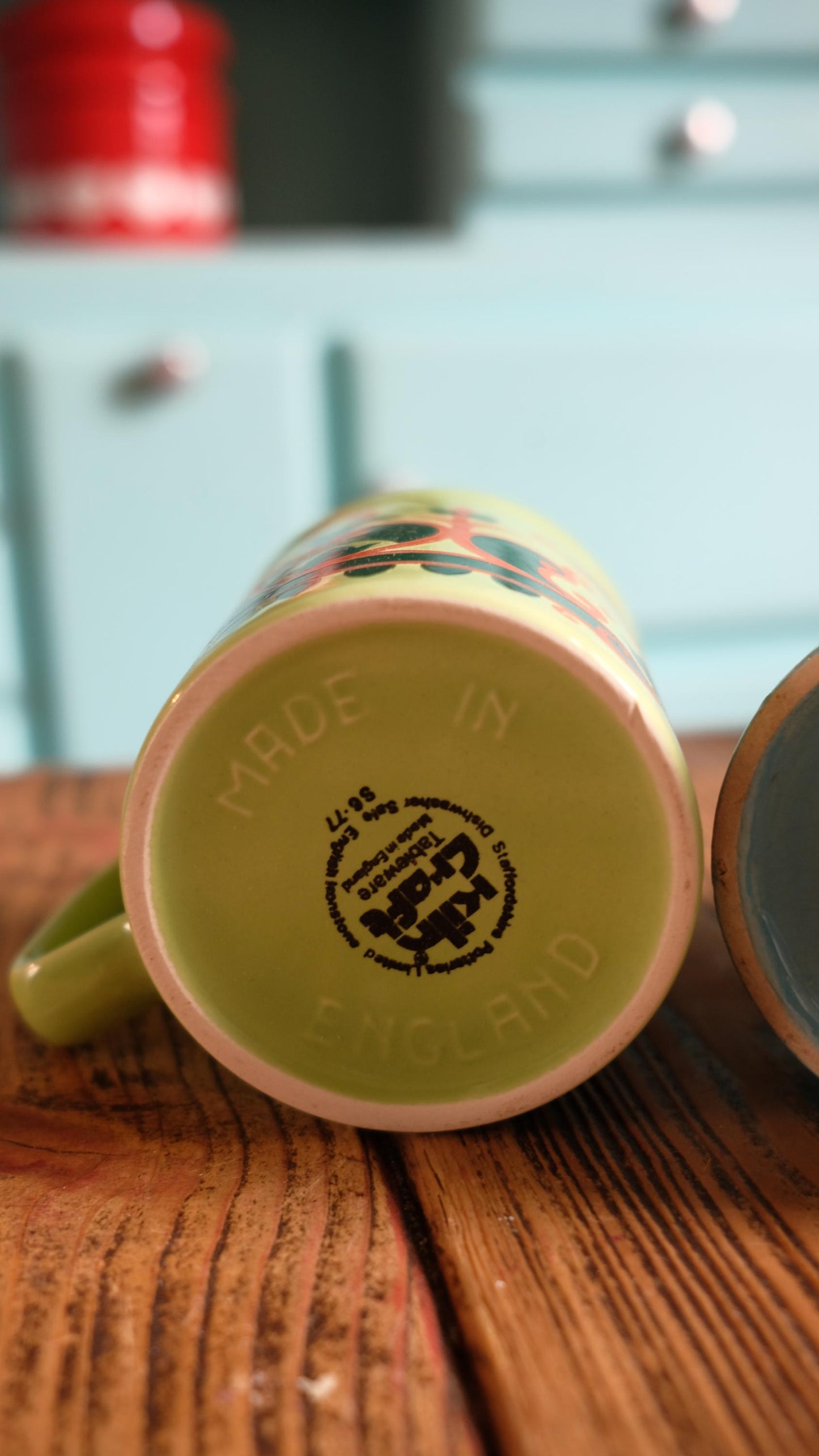 Lot de deux mugs seventies made in England