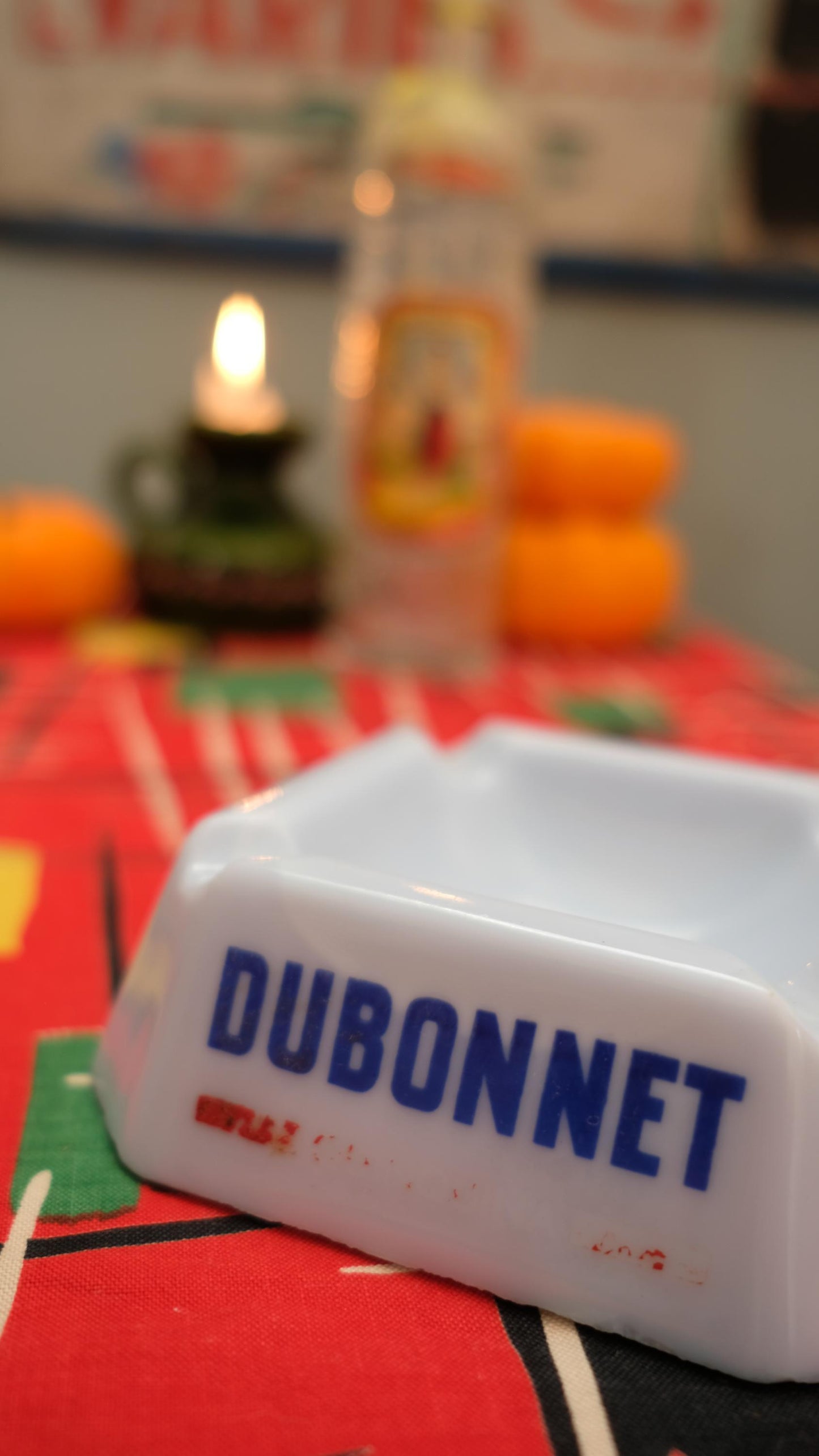 Cendrier publicitaire Dubonnet en opaline vintage