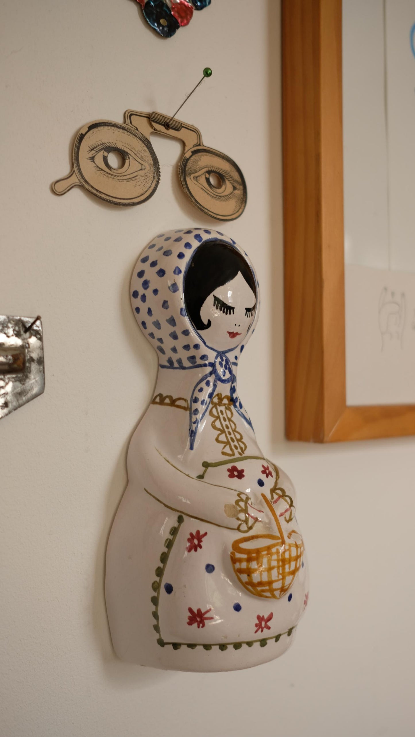 Dévidoir à ficelle vintage petite bonne femme en porcelaine