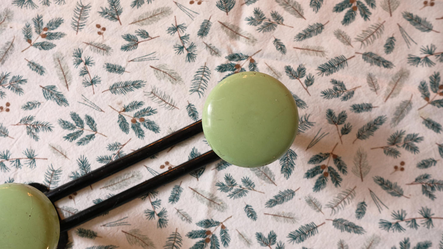 Patère vintage en métal peint