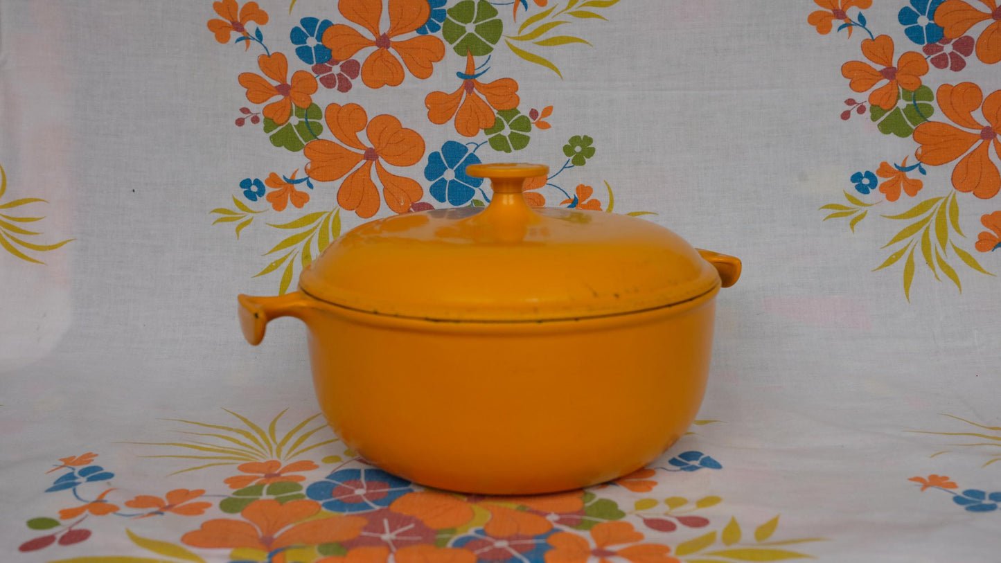 Cocotte le creuset "la mama", designée par Enzo Mari