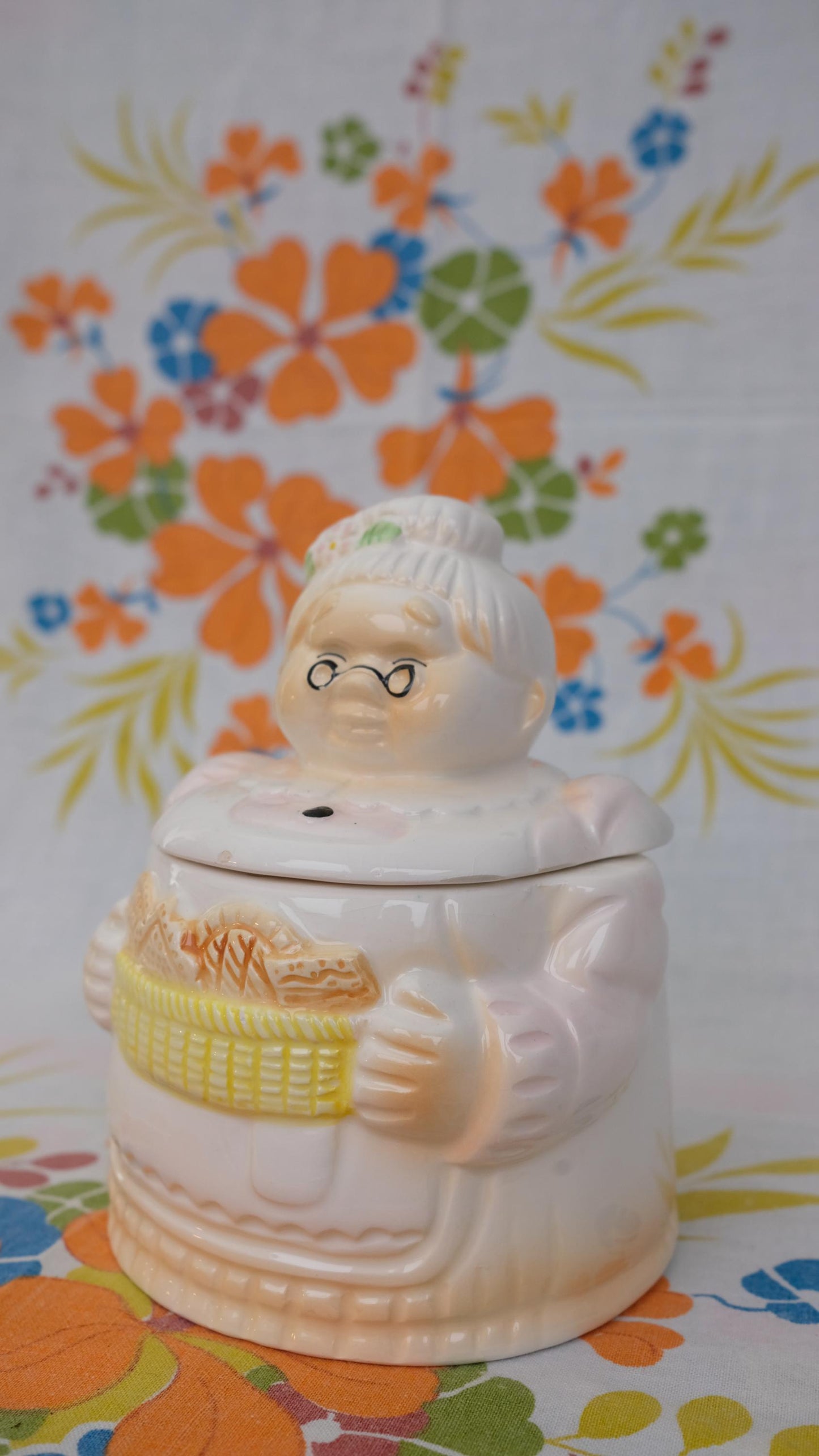 Cookie jar grand-mère en céramique