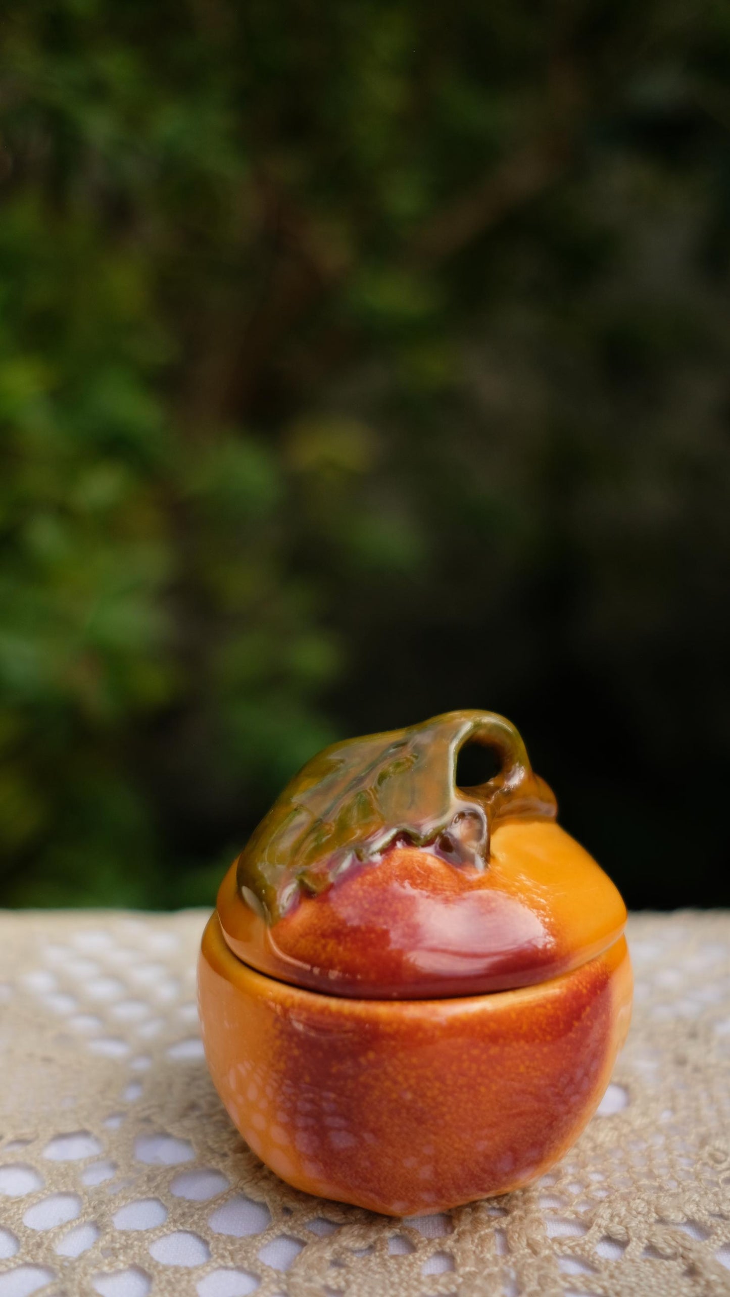 Sucrier/moutardier/boîte en barbotine vintage