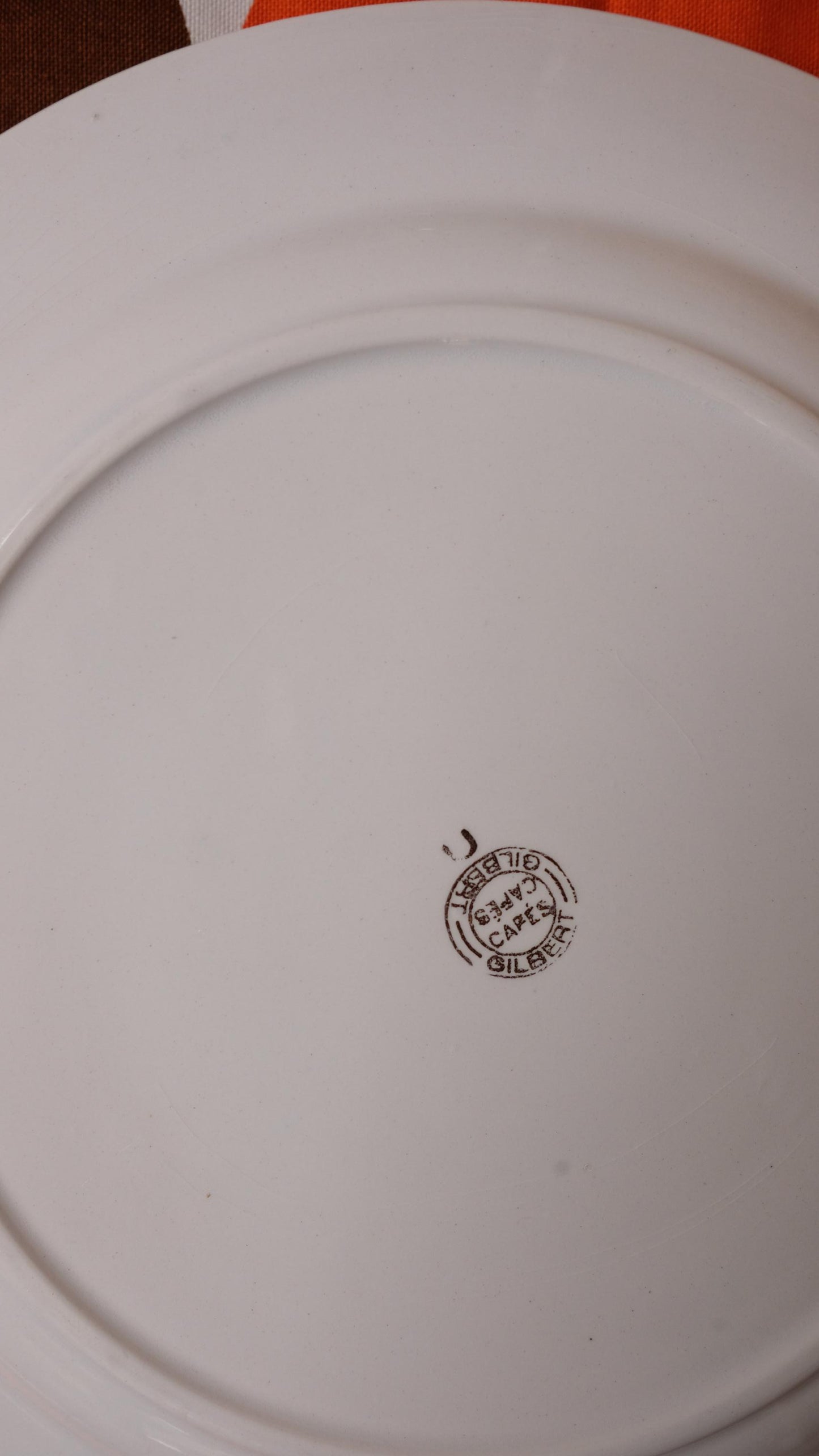 Grand plat "café Gilbert" en porcelaine