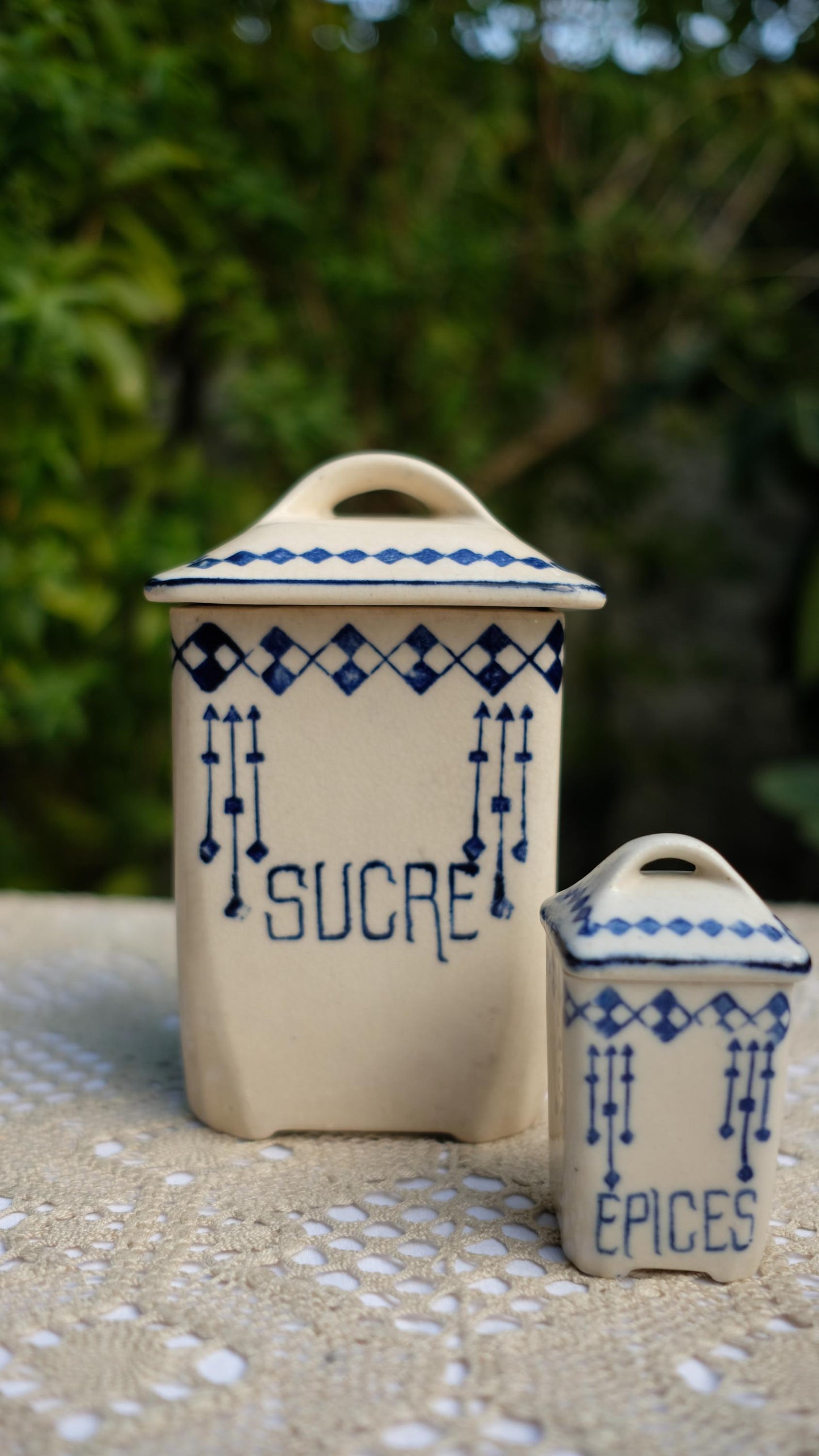 Lot de deux pots en grès vintage