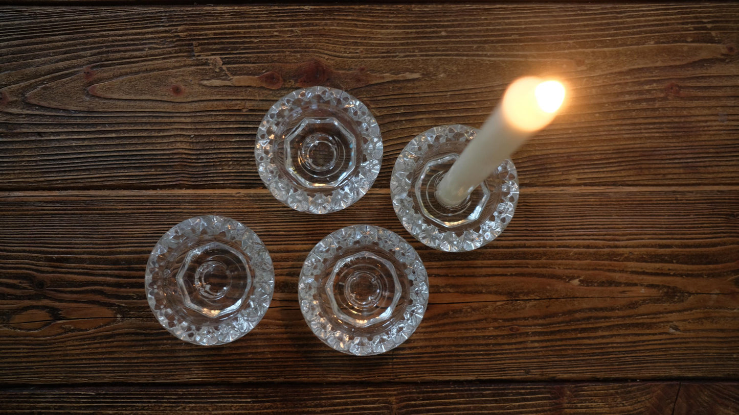 Lot de quatre bougeoirs vintage en verre