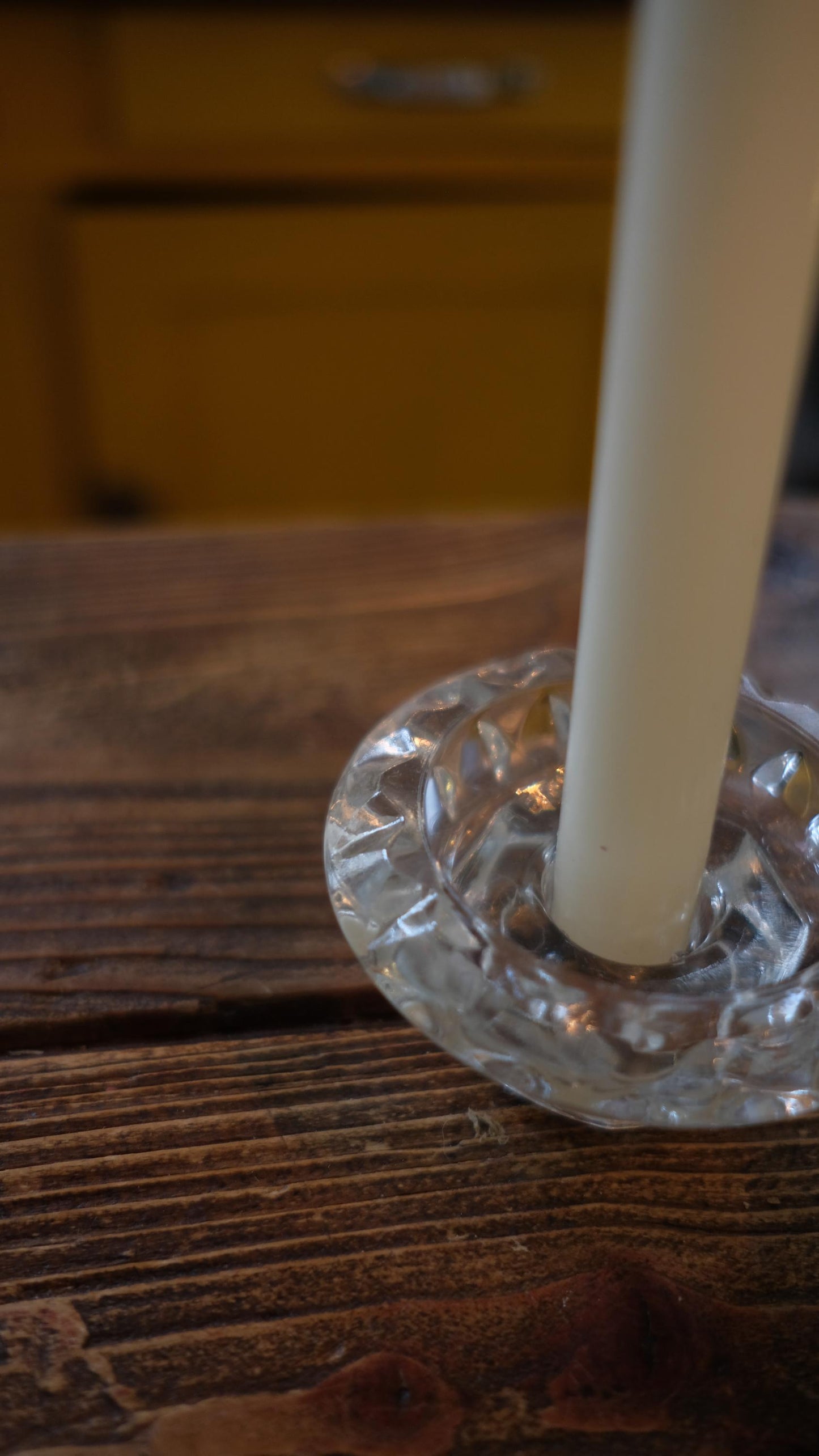 Lot de quatre bougeoirs vintage en verre