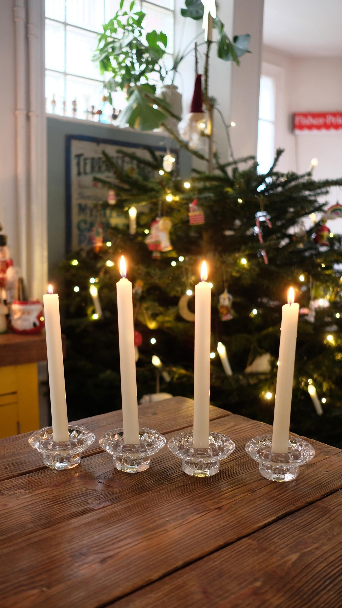 Lot de quatre bougeoirs vintage en verre