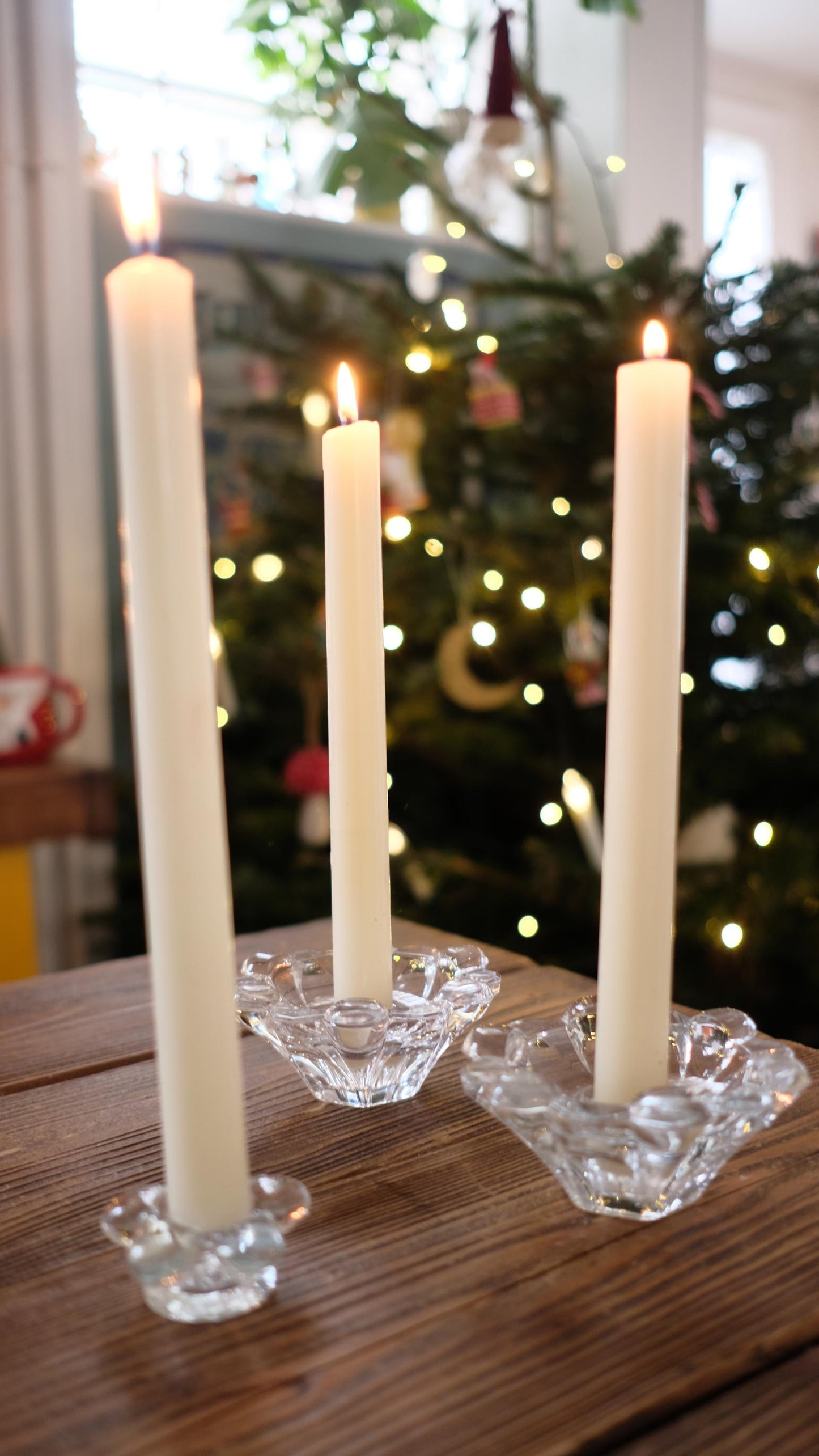 Lot de trois bougeoirs vintage en forme de fleurs