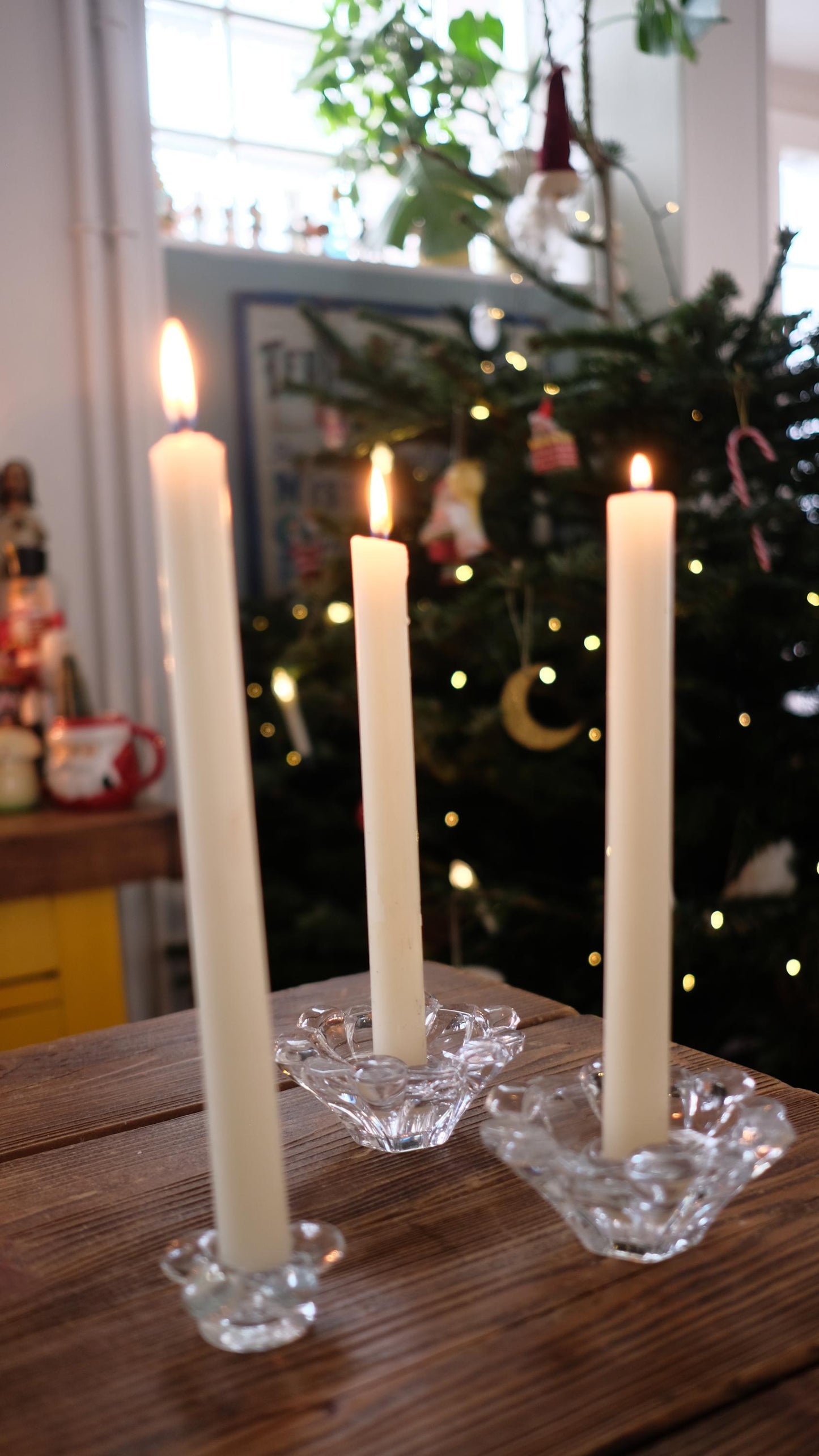 Lot de trois bougeoirs vintage en forme de fleurs