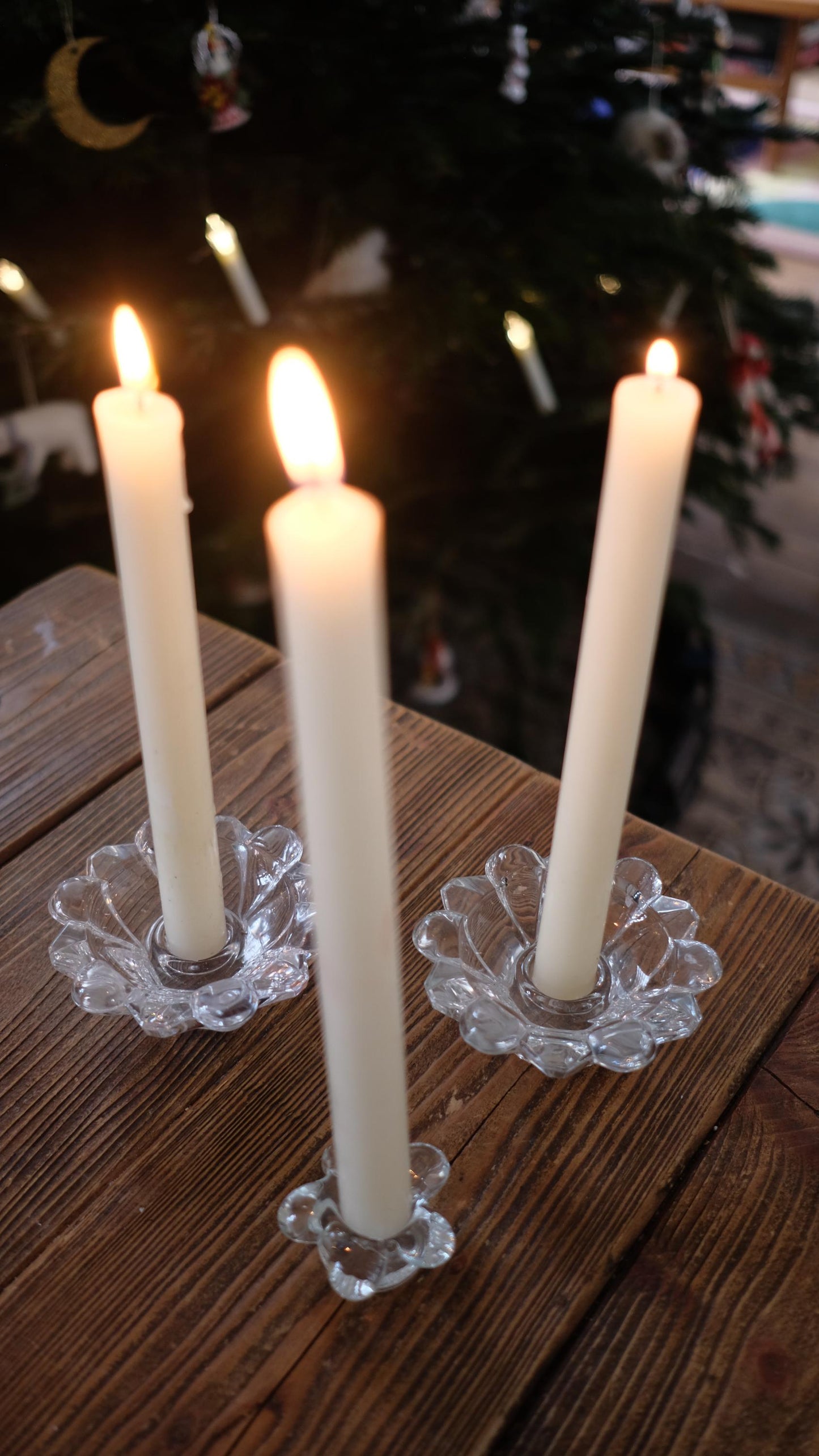 Lot de trois bougeoirs vintage en forme de fleurs