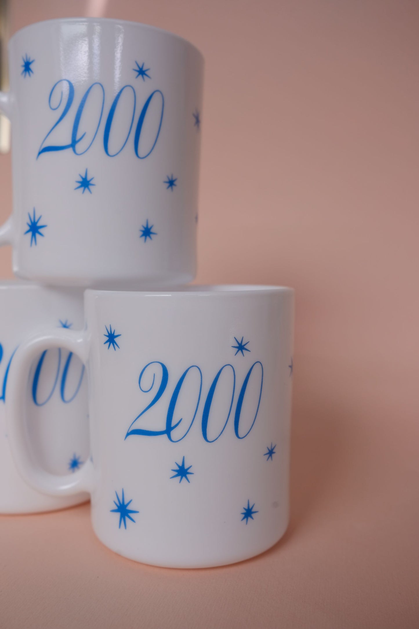 Mugs publicitaires de l'an 2000 en arcopal