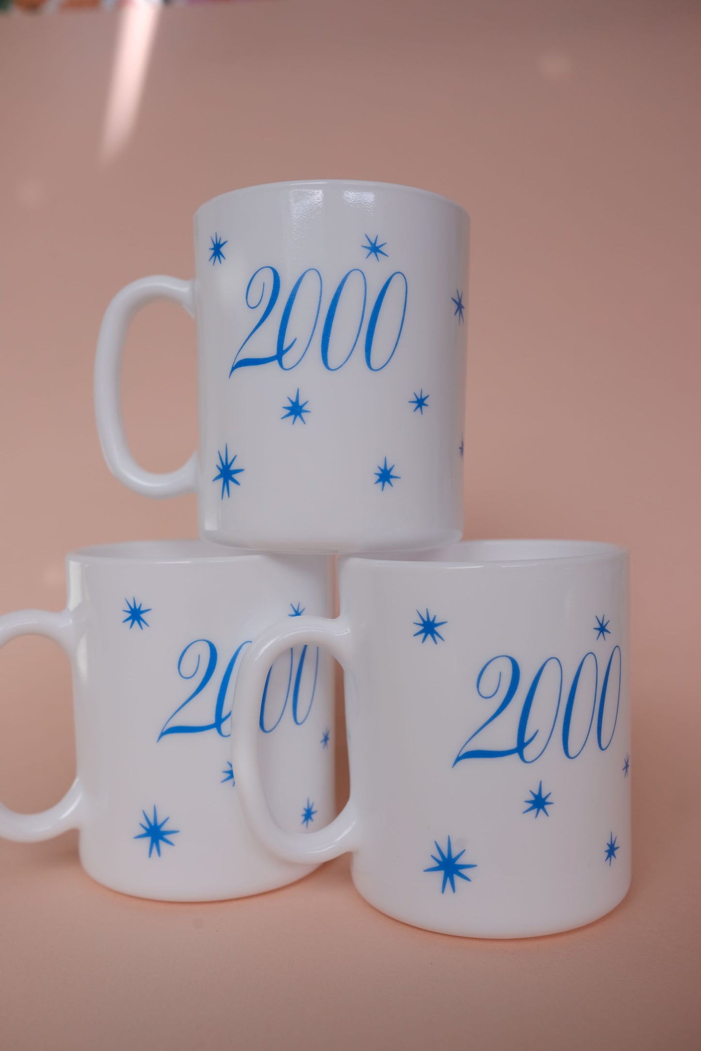 Mugs publicitaires de l'an 2000 en arcopal