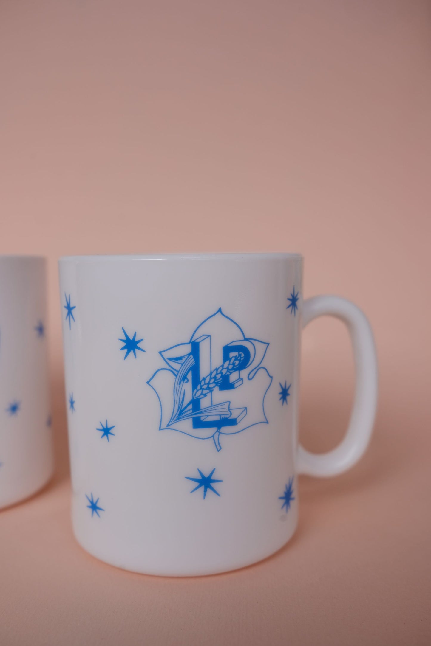 Mugs publicitaires de l'an 2000 en arcopal