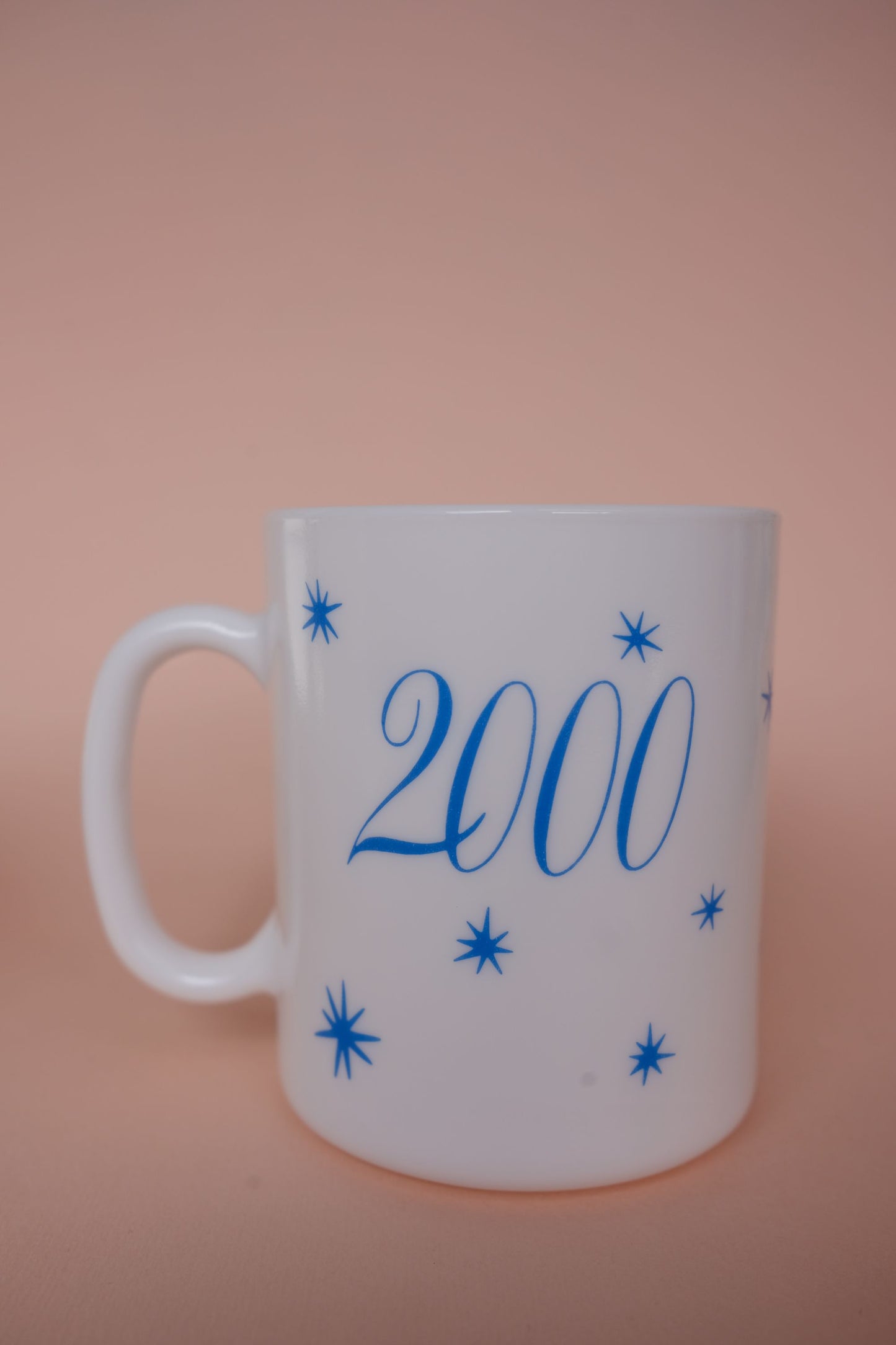 Mugs publicitaires de l'an 2000 en arcopal