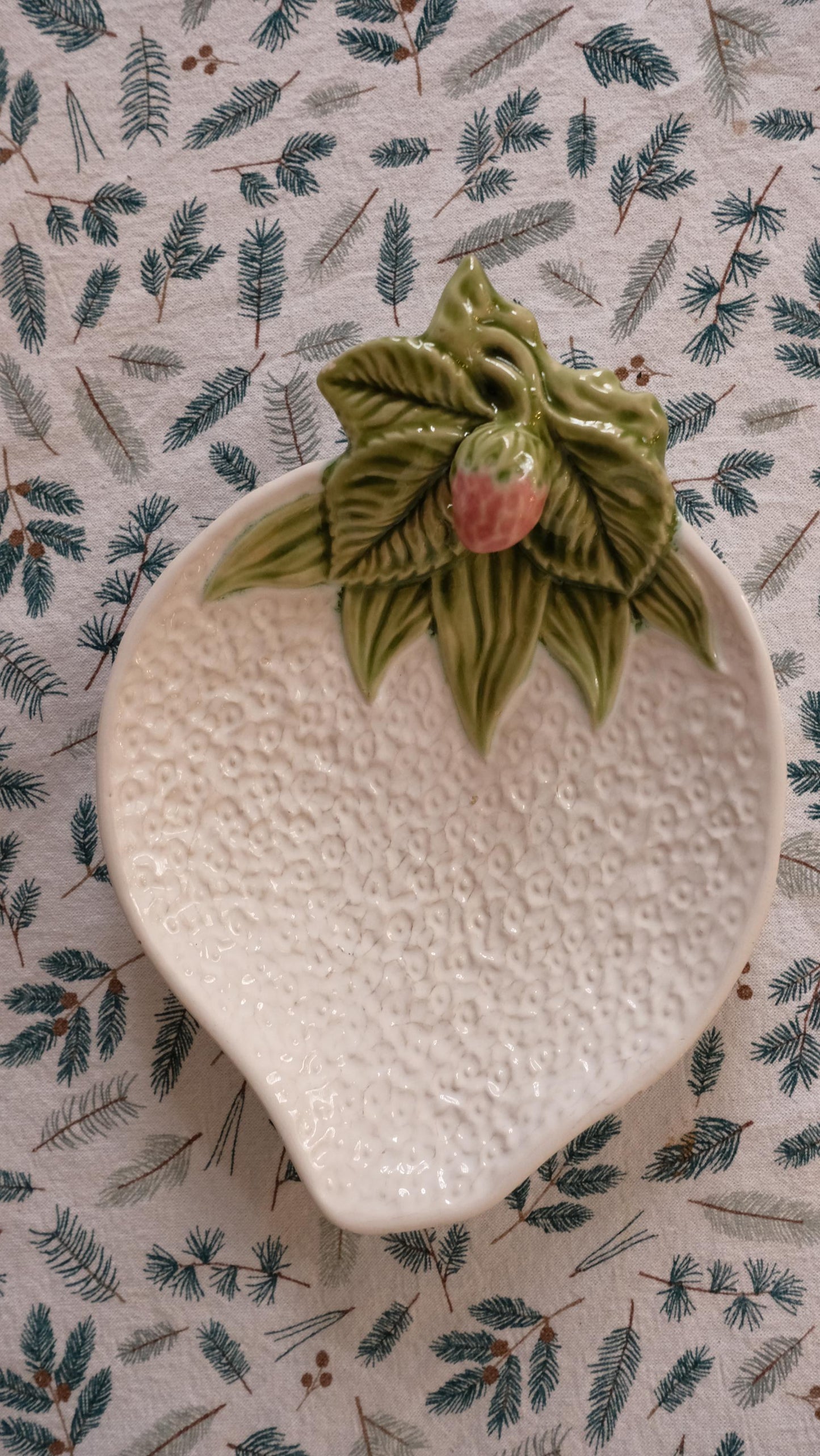 Ravier fraise bordallo pinheiro en céramique made in Portugal