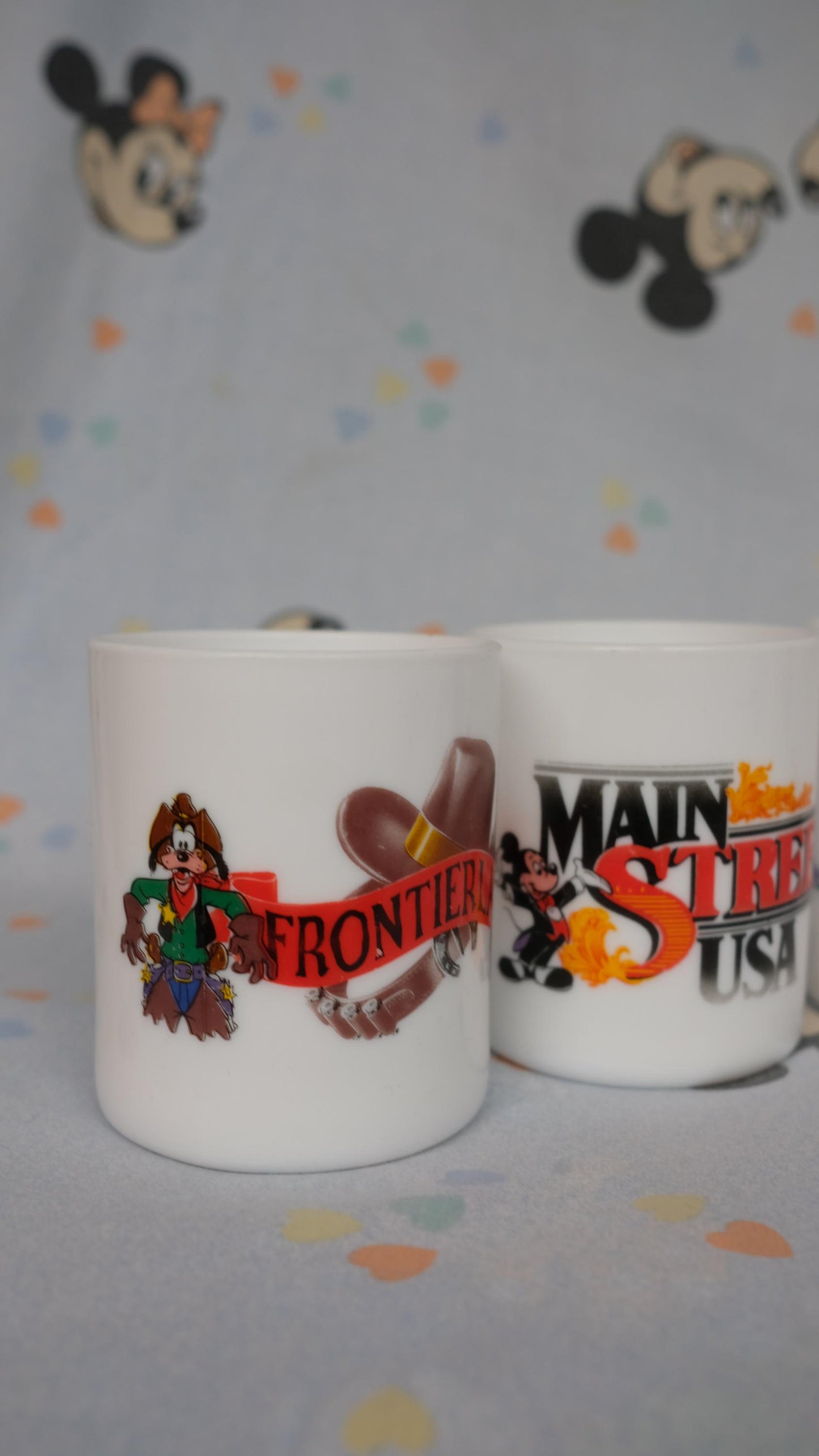 Mugs publicitaires Eurodisney par Esso en arcopal