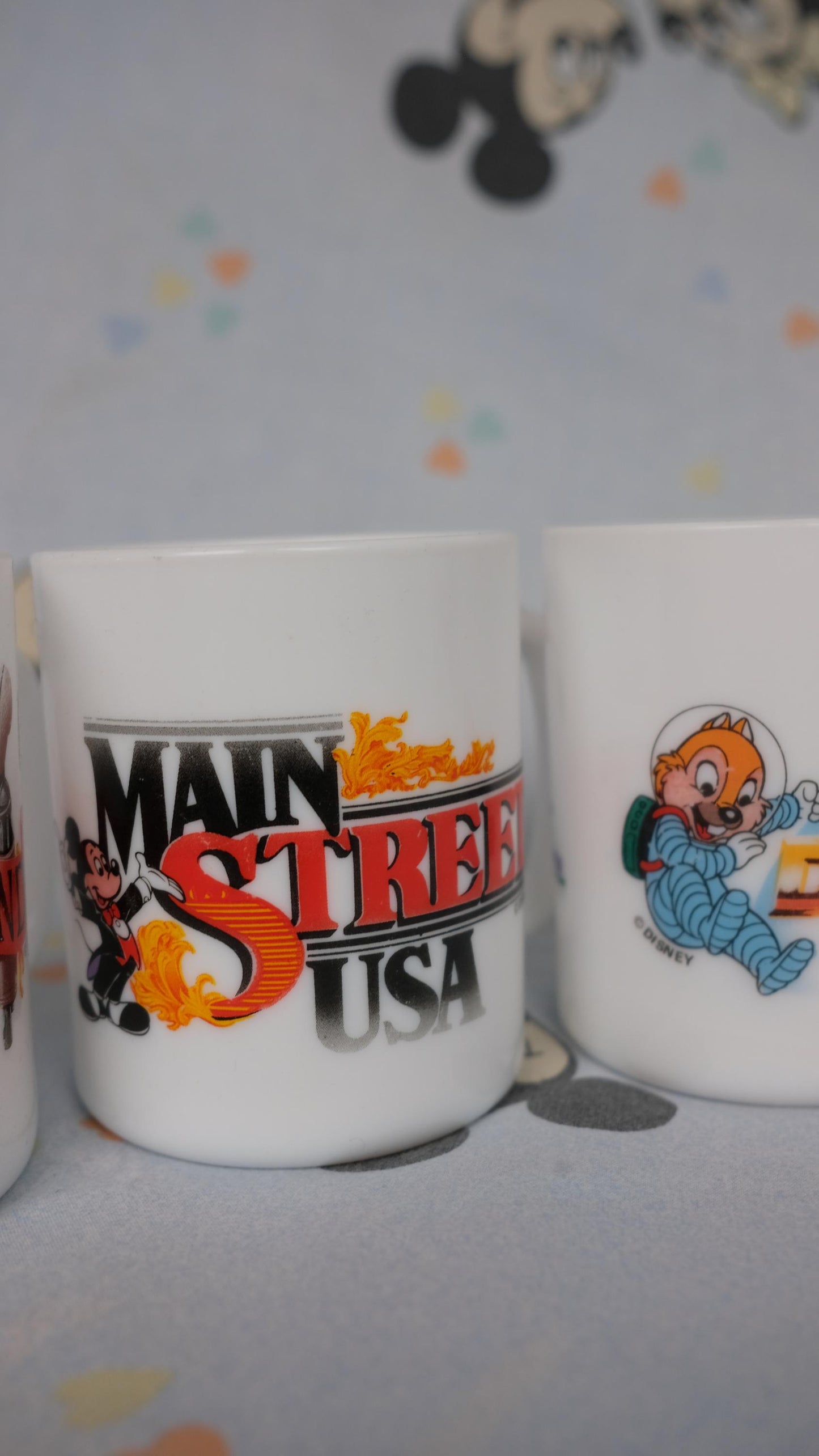 Mugs publicitaires Eurodisney par Esso en arcopal