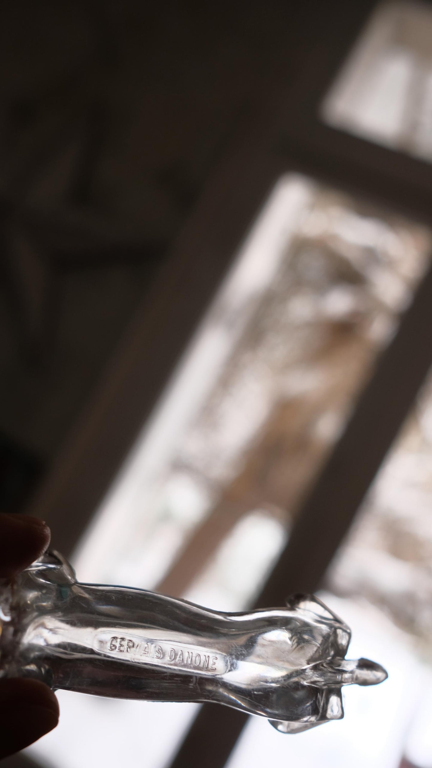 Lot de six porte couteaux zoomorphes teckels vintage en plexiglas