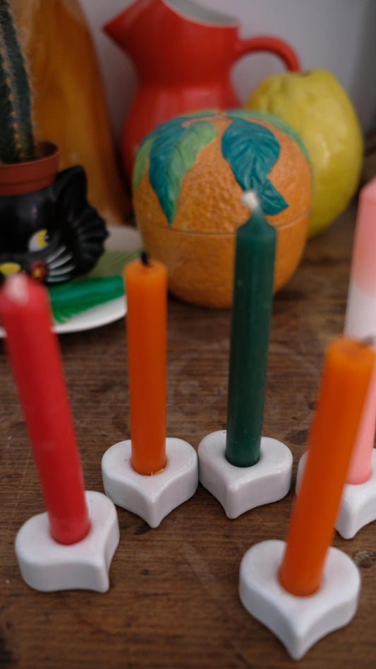 Lot de cinq mini bougeoirs en forme de coeur