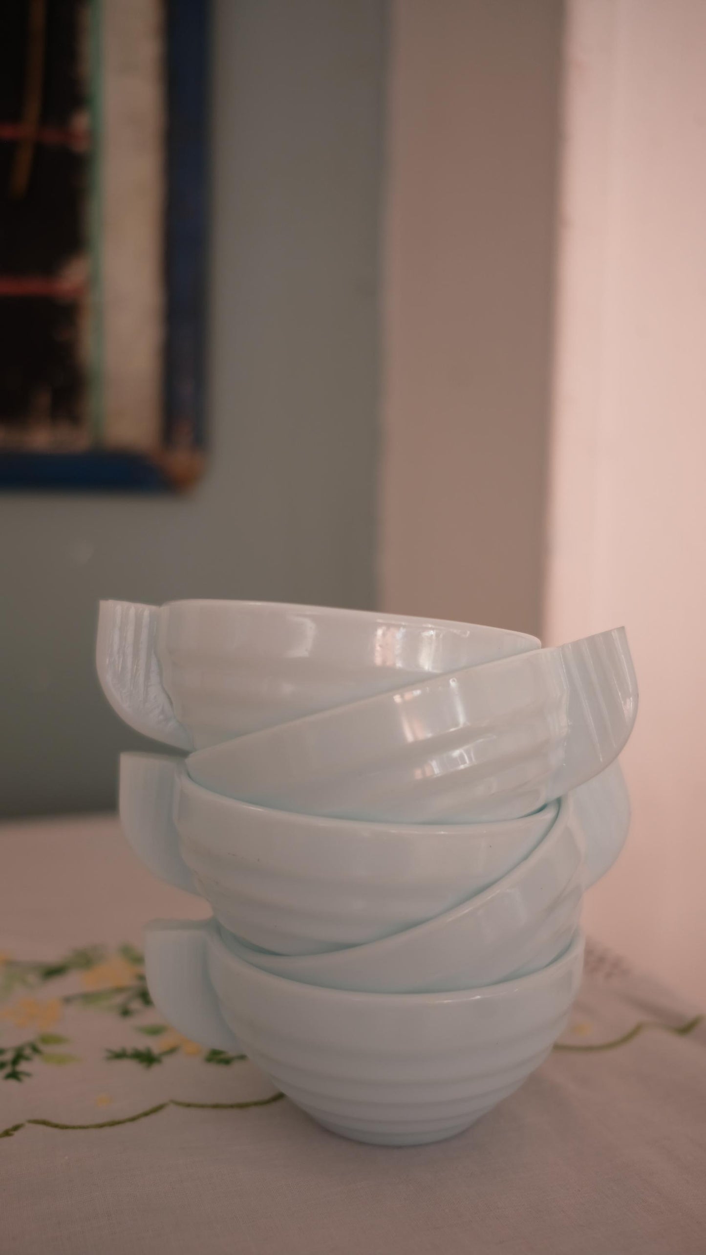 Lot de cinq tasses vintage en opaline