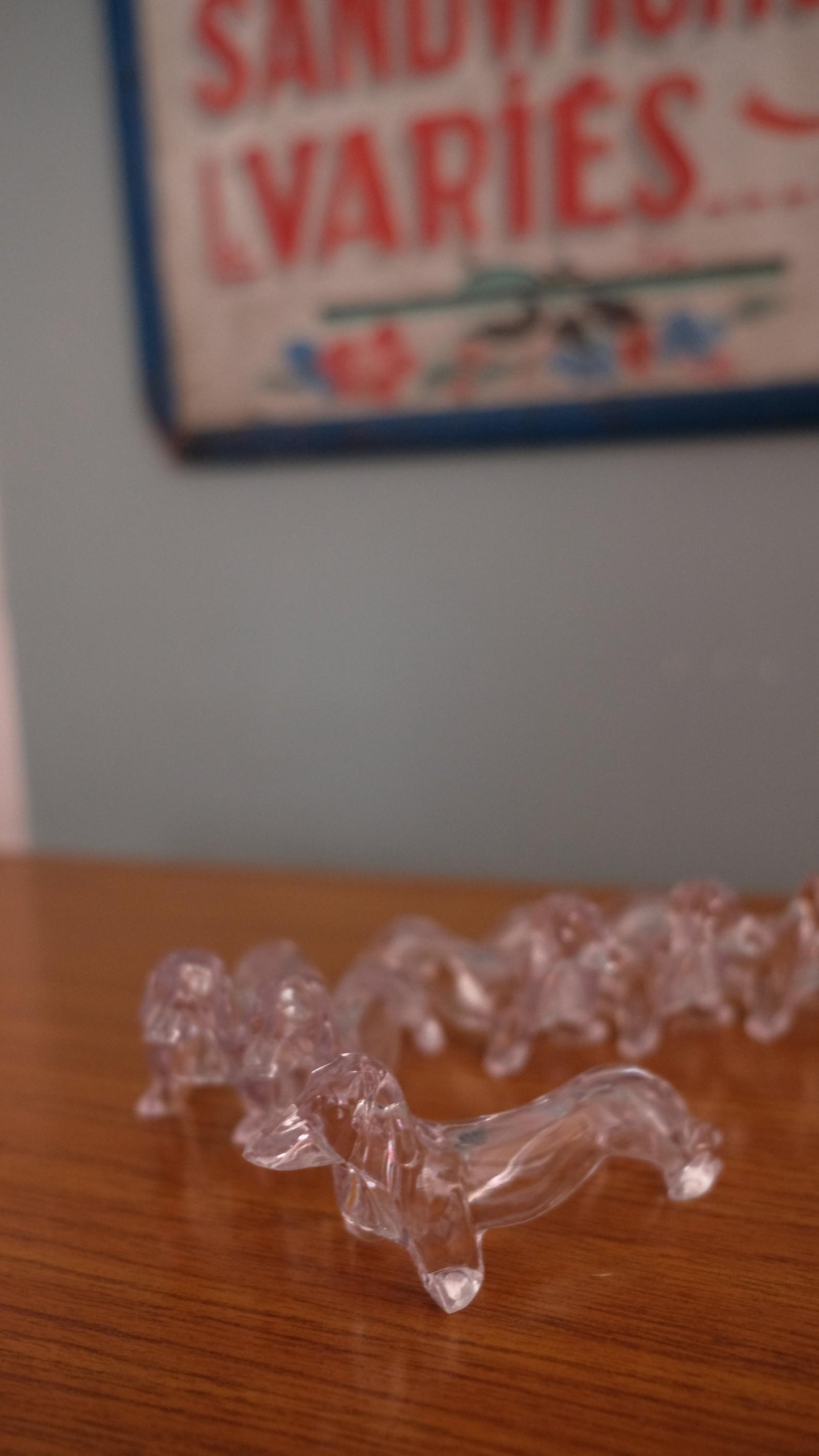 Teckels porte couteaux vintage en plexiglas