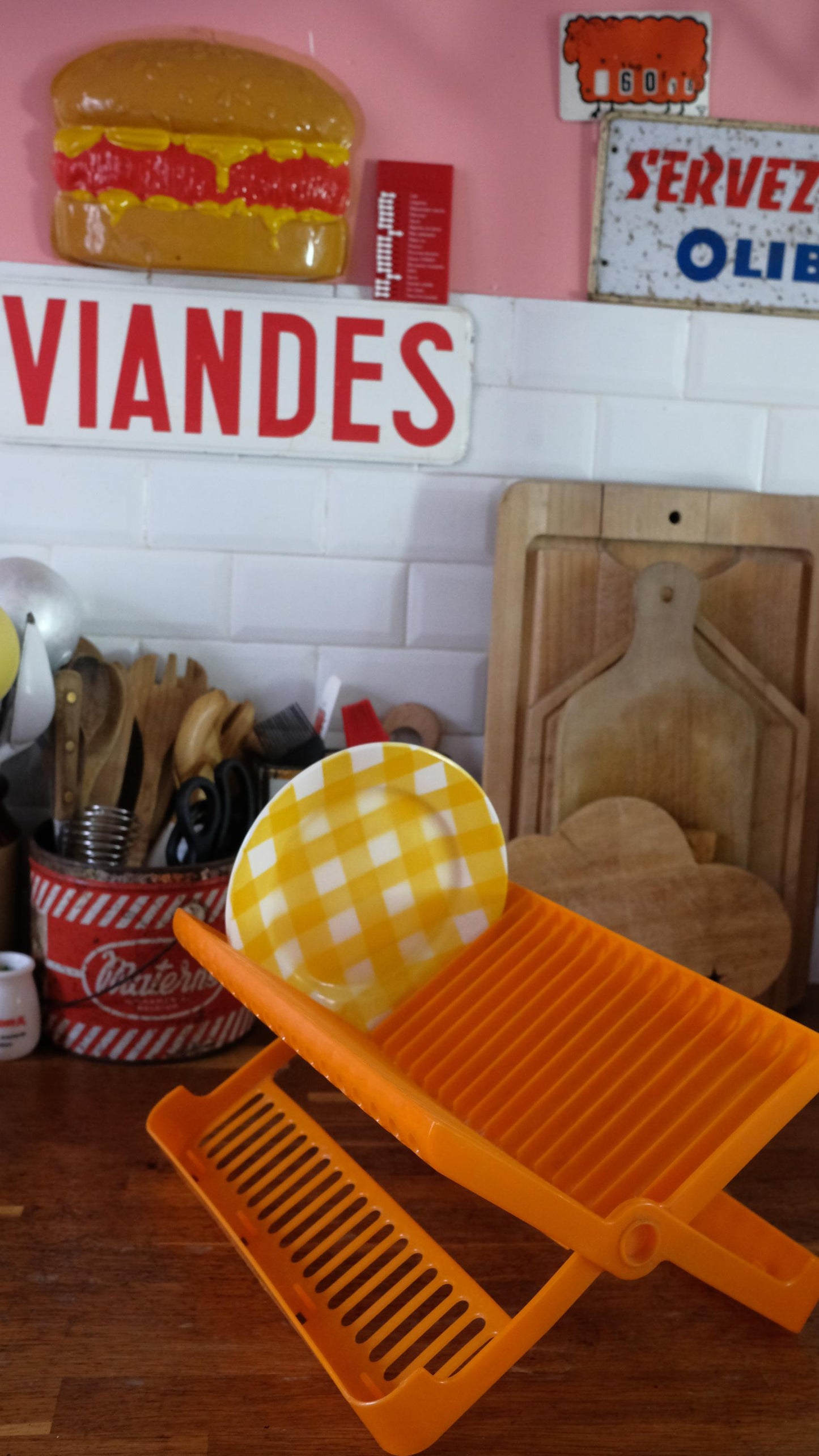 Egouttoir pliant vintage en plastique orange années 70