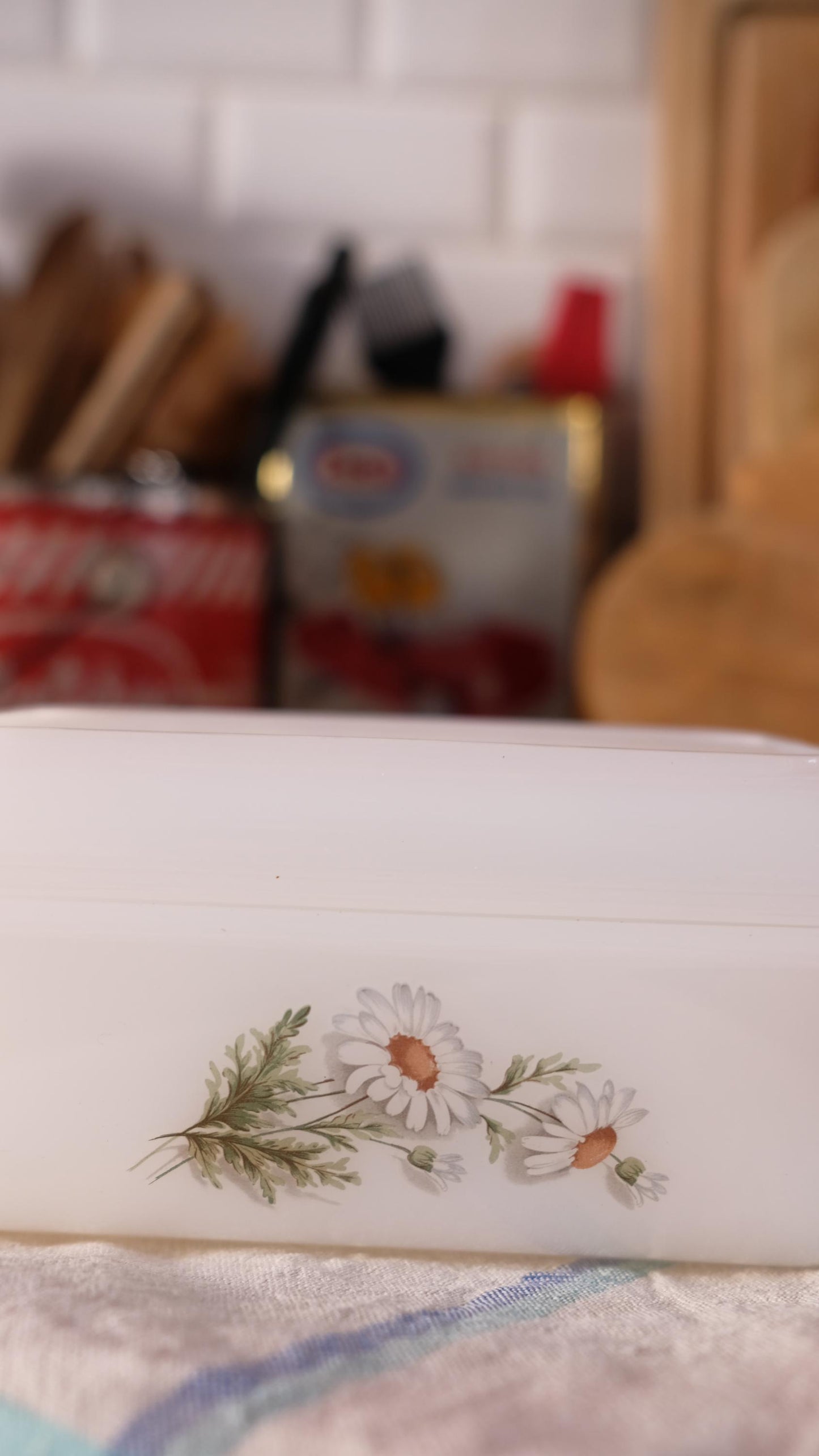 Beurrier vintage en arcopal motif marguerite