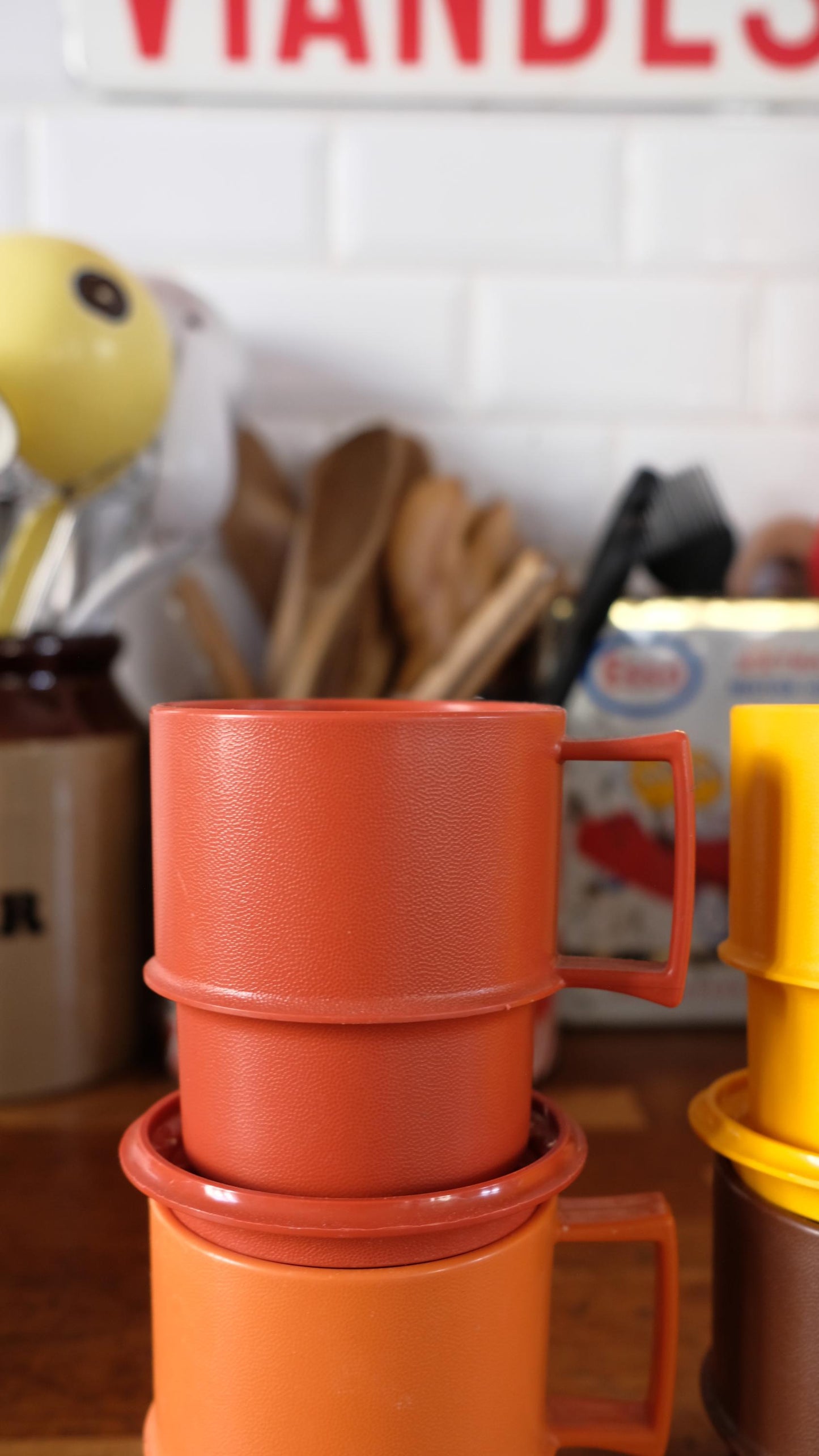 Lot de quatre tasses Tupperware vintage made in France