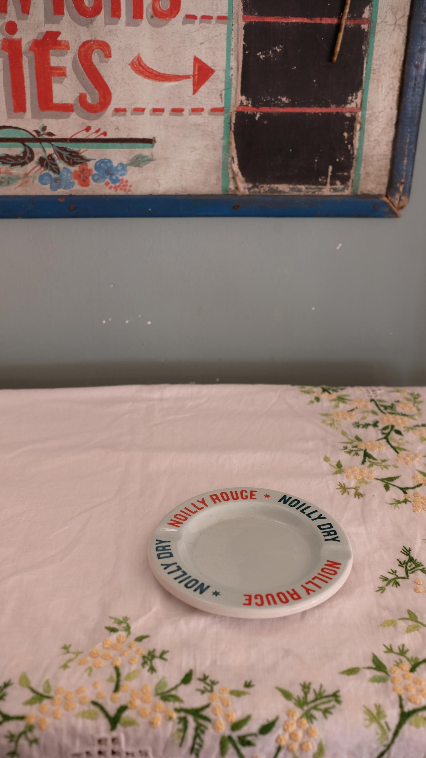 Cendrier publicitaire Noailly vintage en faïence moulin des loups