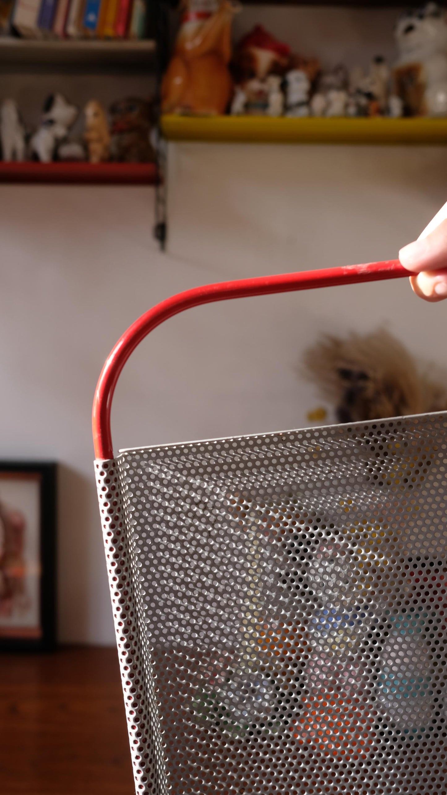 Plateau de service vintage en métal perforé