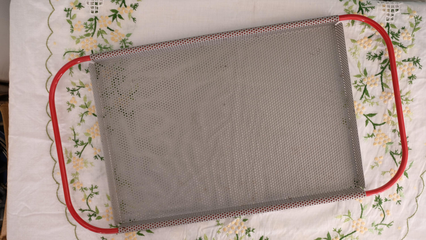 Plateau de service vintage en métal perforé