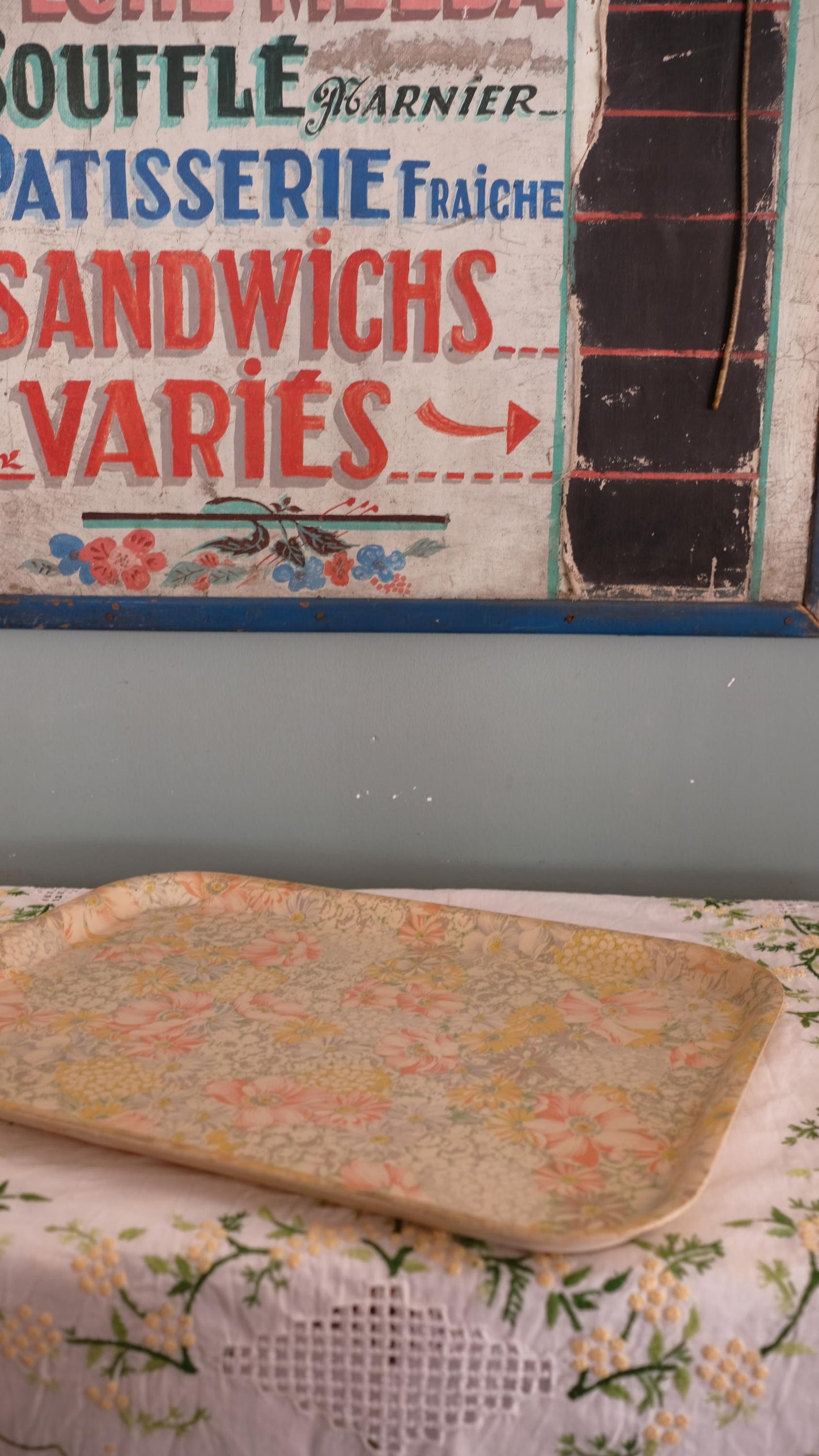 Plateau vintage fleuri en fibre de verre