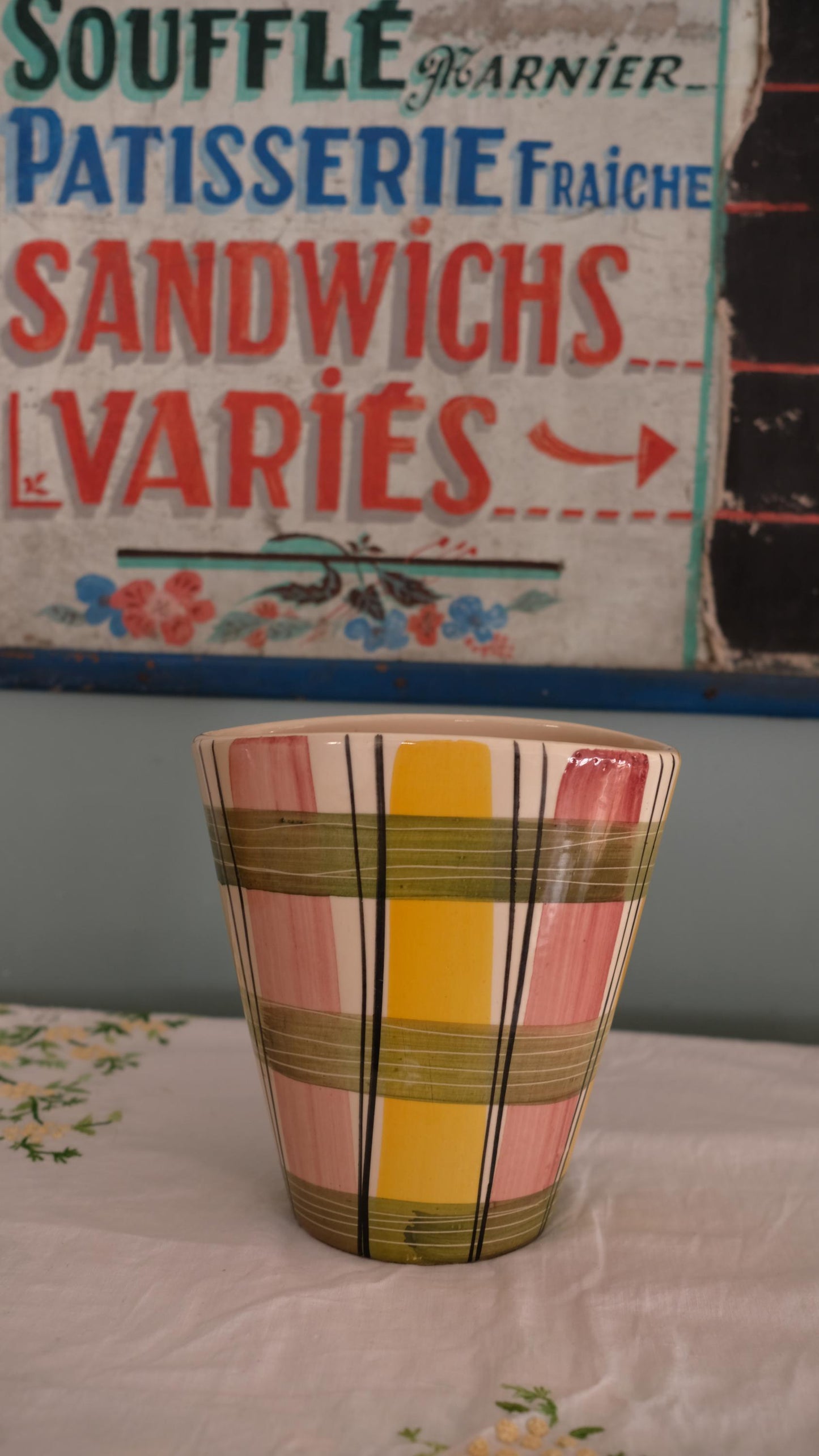 Vase en céramique motif carreaux, années 50