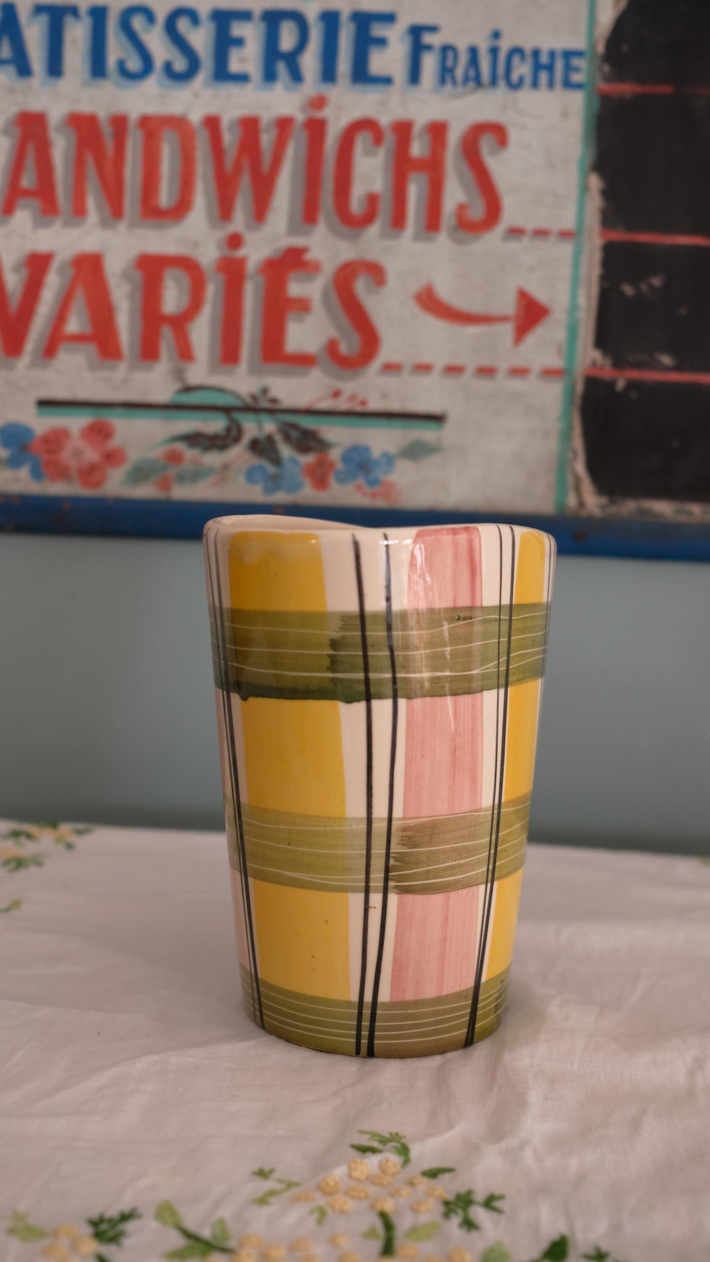Vase en céramique motif carreaux, années 50