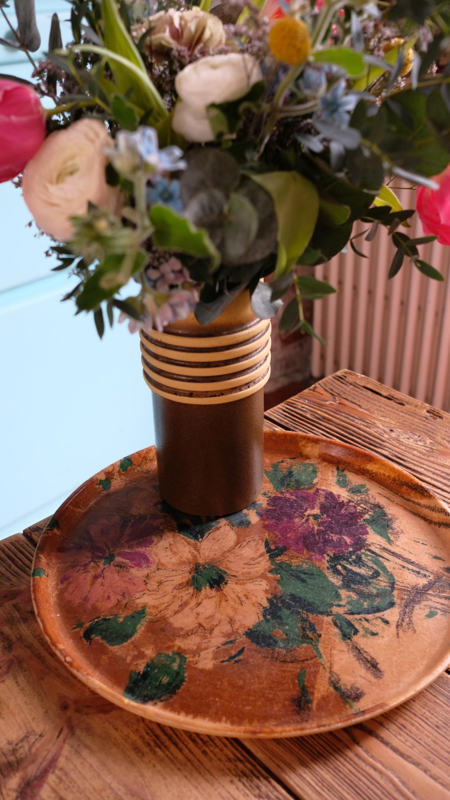 Plateau rond vintage en fibre de verre motif fleurs