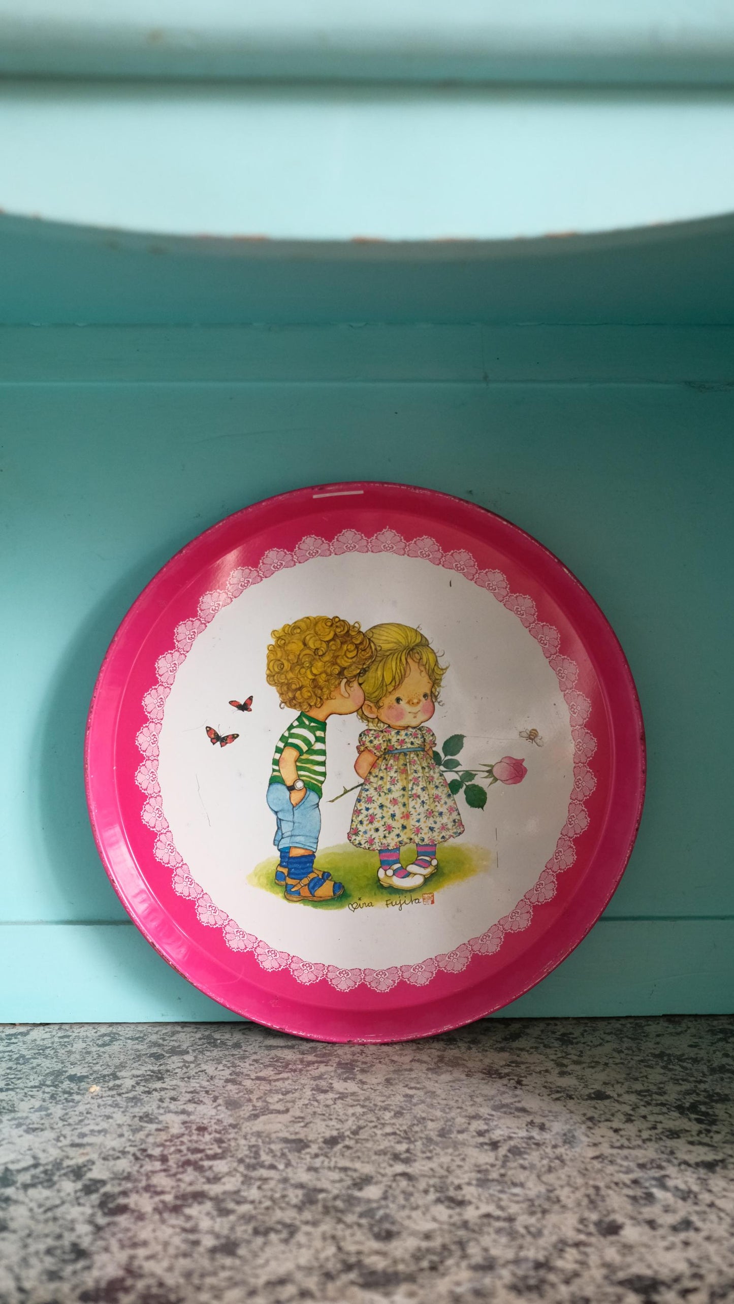 Plateau virojanglor vintage illustré par Mira Fujita