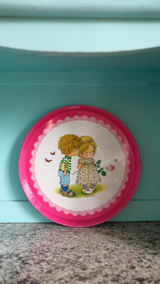 Plateau virojanglor vintage illustré par Mira Fujita