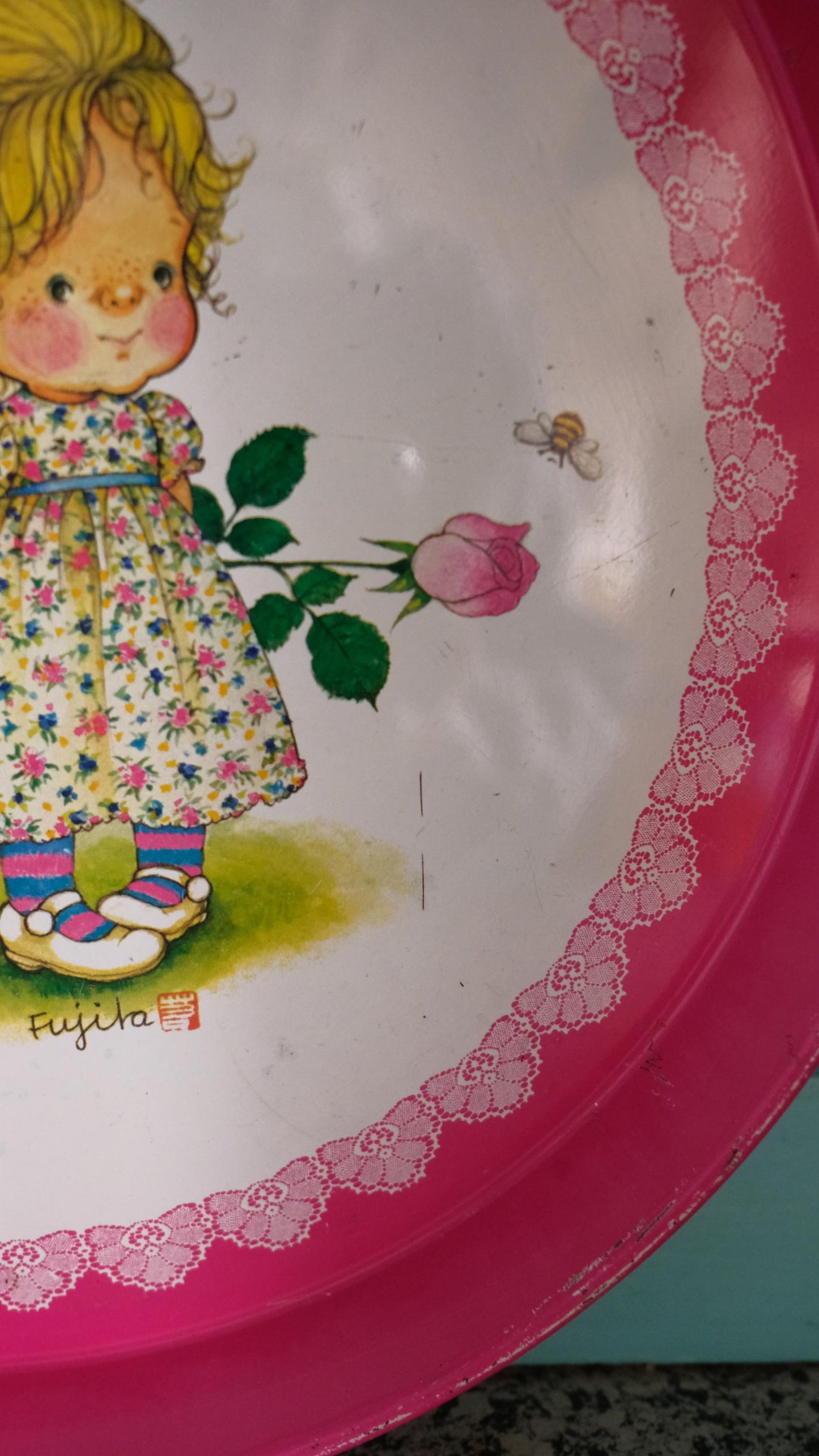 Plateau virojanglor vintage illustré par Mira Fujita