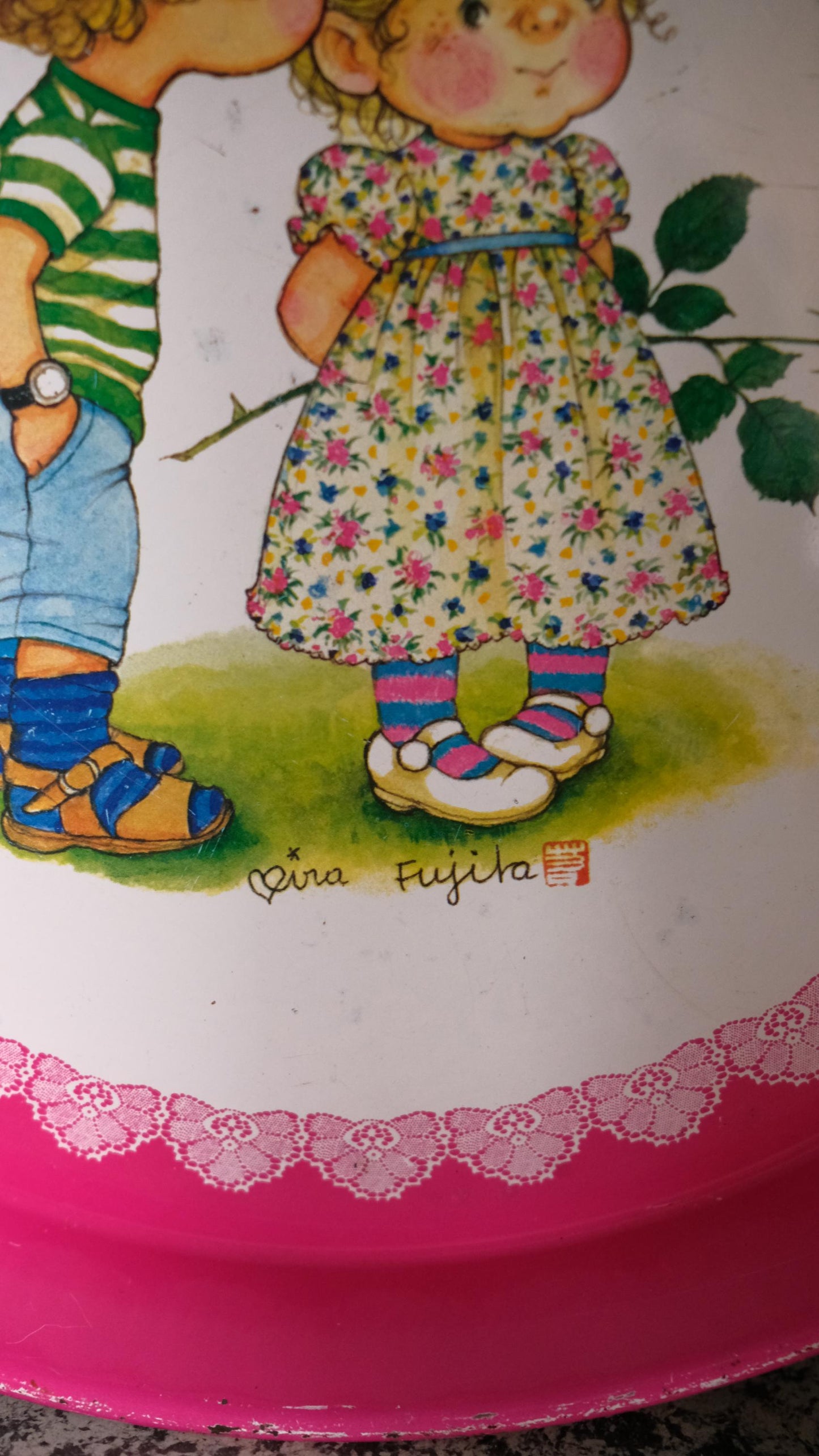 Plateau virojanglor vintage illustré par Mira Fujita