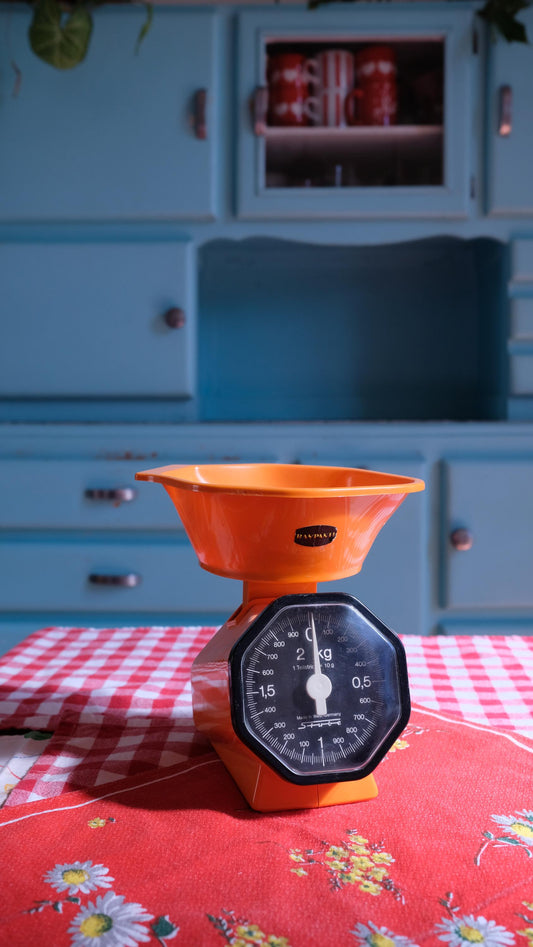Balance de cuisine Stube en plastique, made in West Germany, années 70