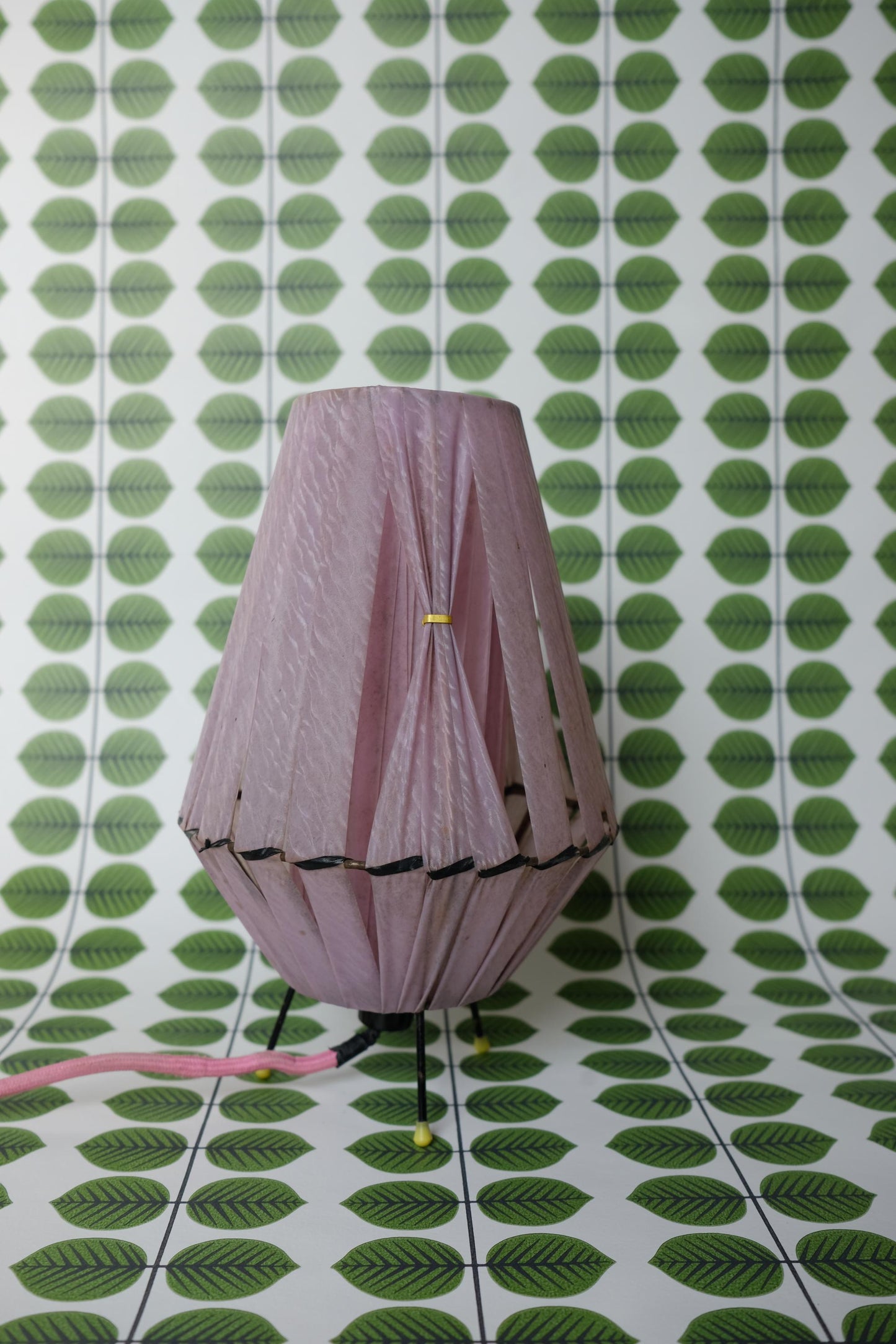 Lampe tripode esprit boudoir