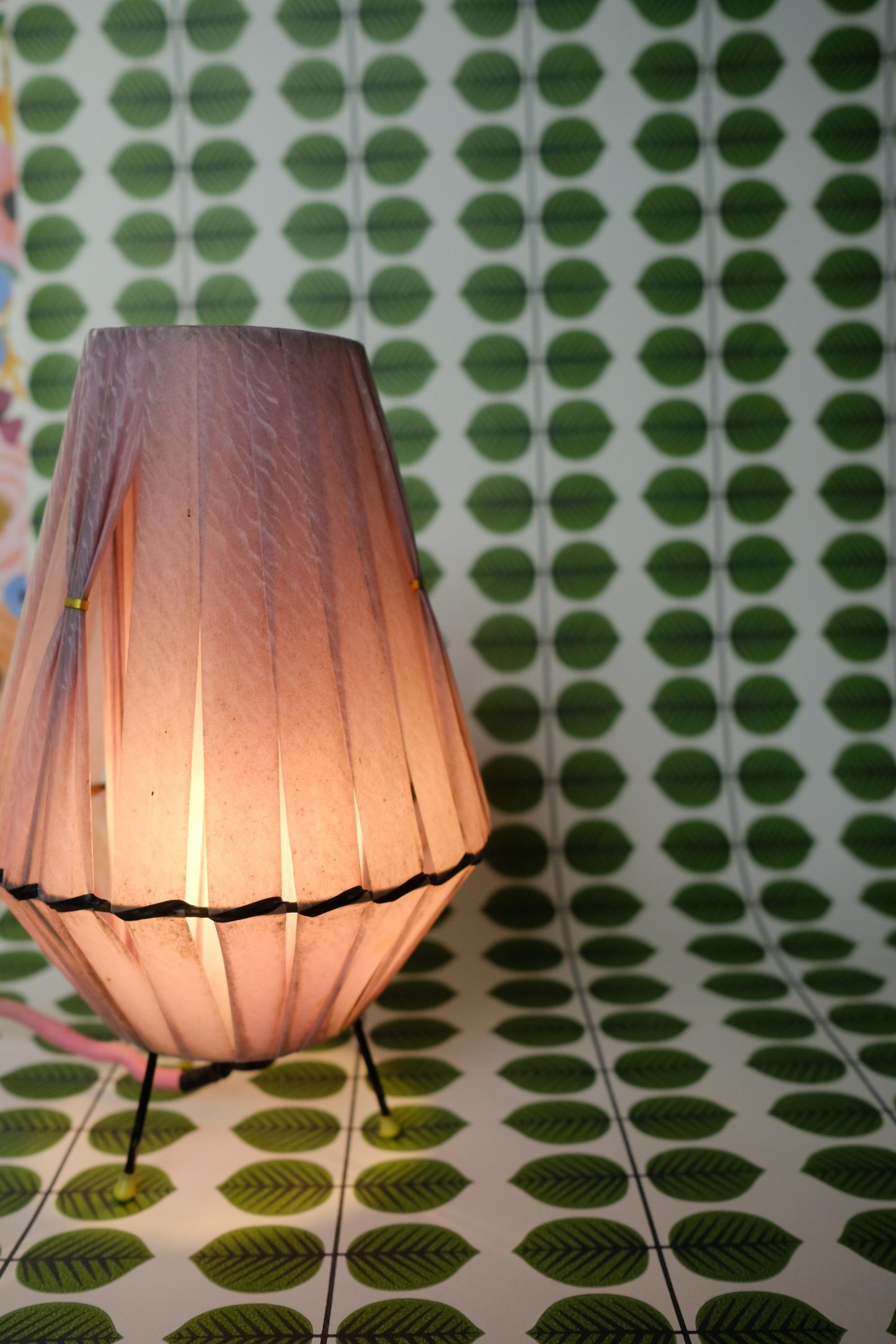 Lampe tripode esprit boudoir