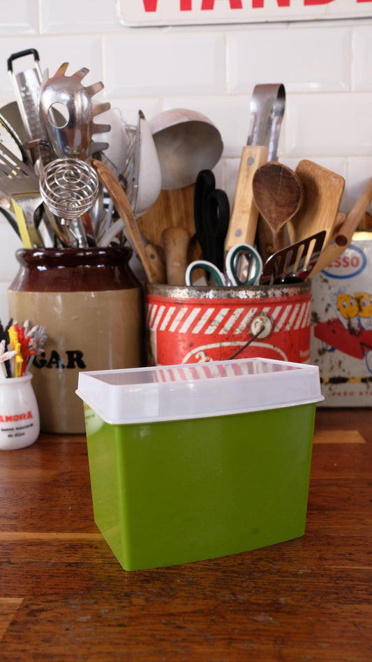 Boîte à sel murale vintage DBP antwerp en plastique