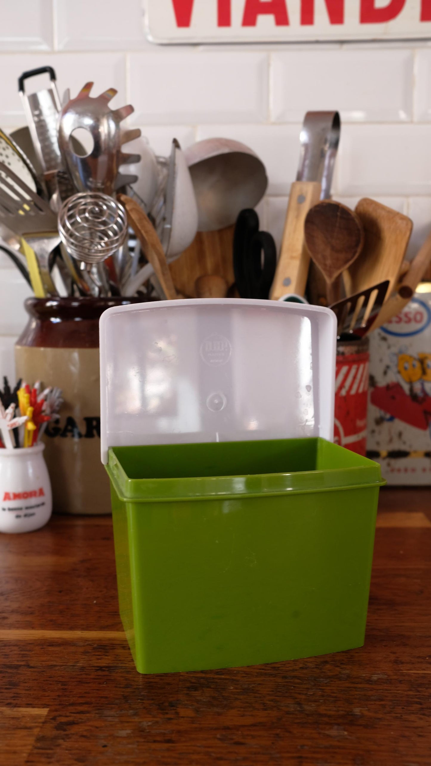 Boîte à sel murale vintage DBP antwerp en plastique