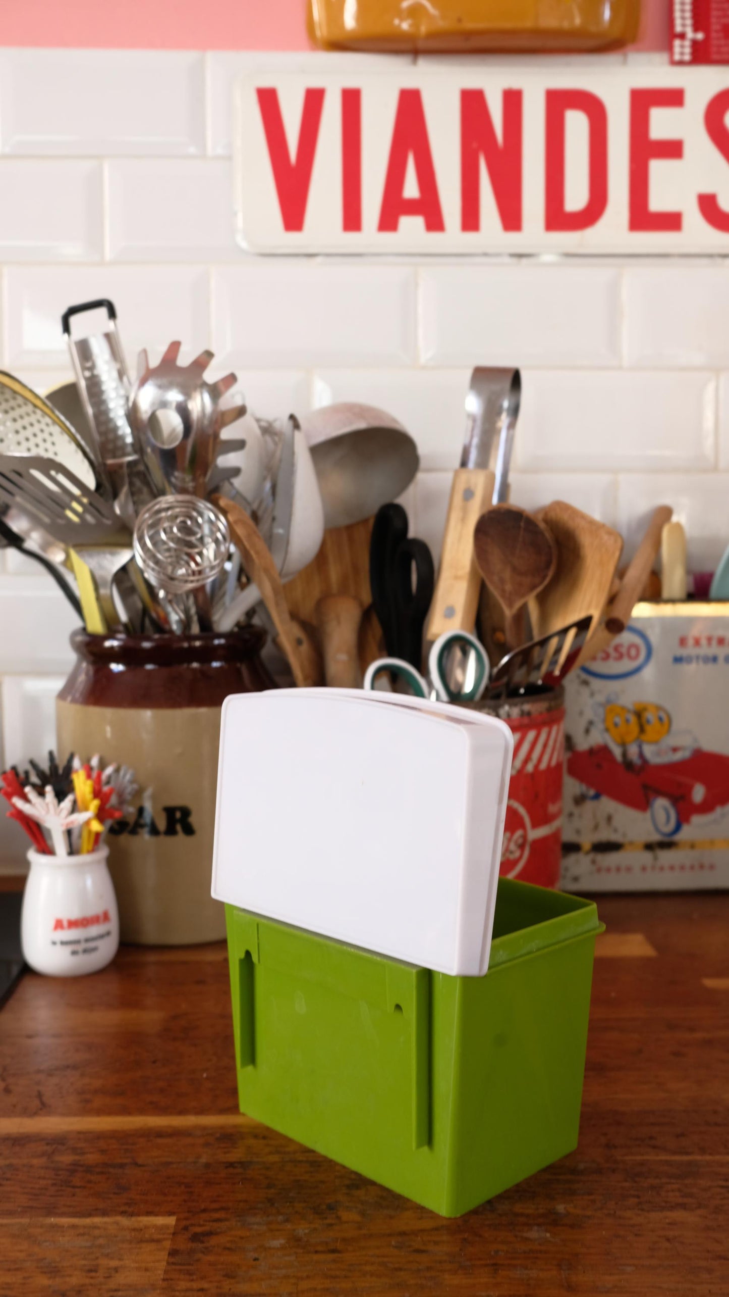 Boîte à sel murale vintage DBP antwerp en plastique