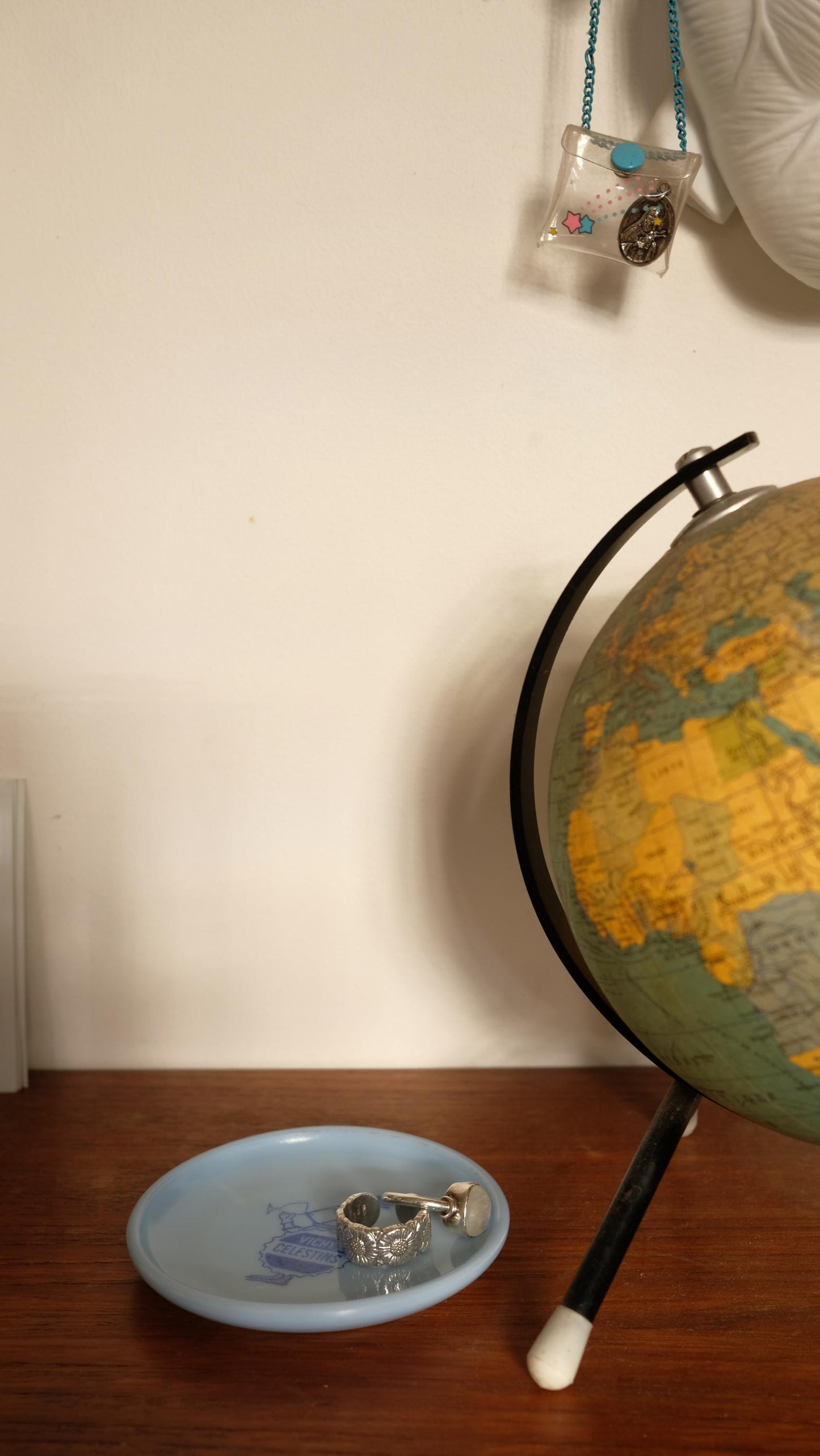 Cendrier publicitaire Vichy Célestin vintage en opaline