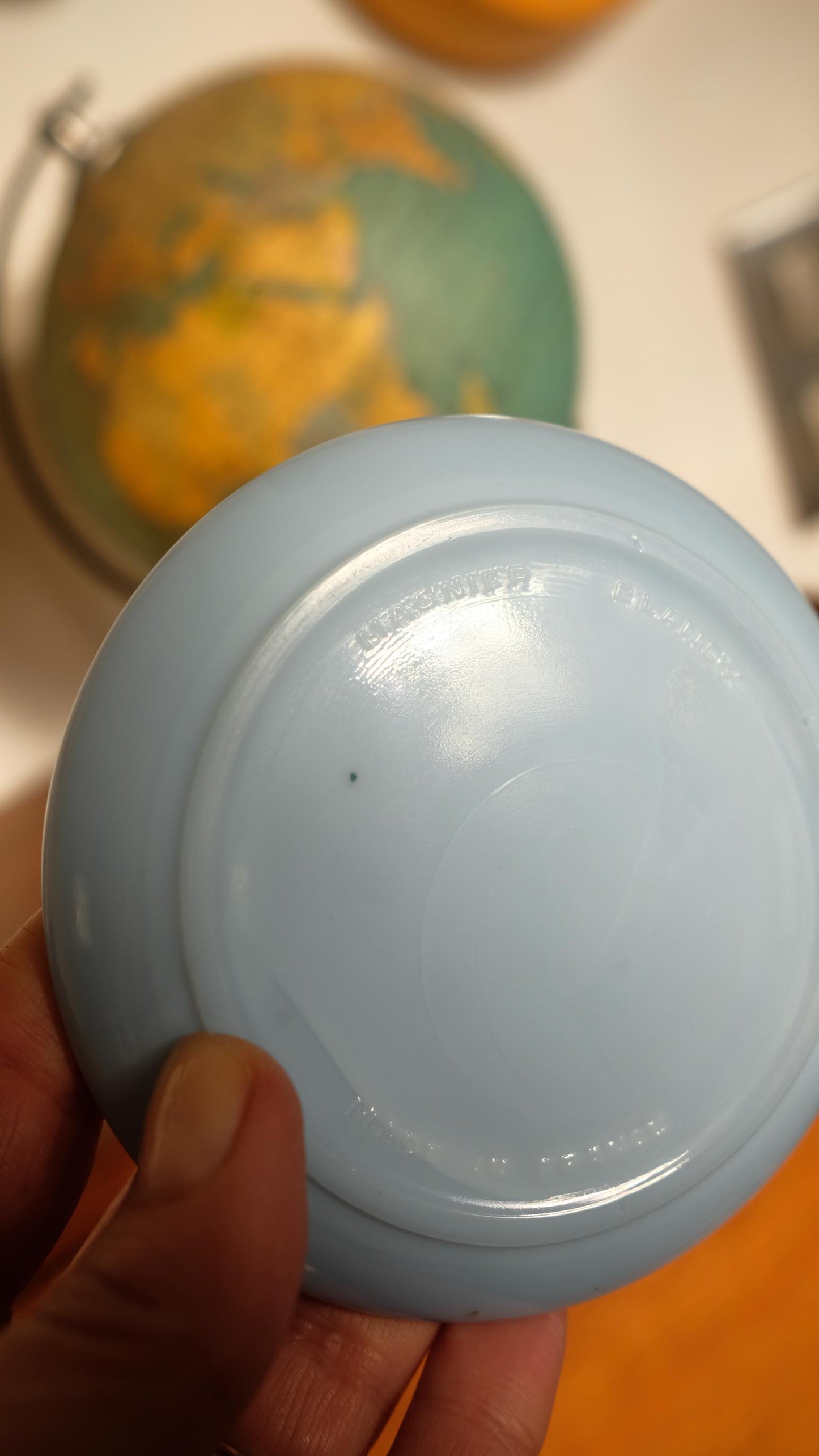 Cendrier publicitaire Vichy Célestin vintage en opaline